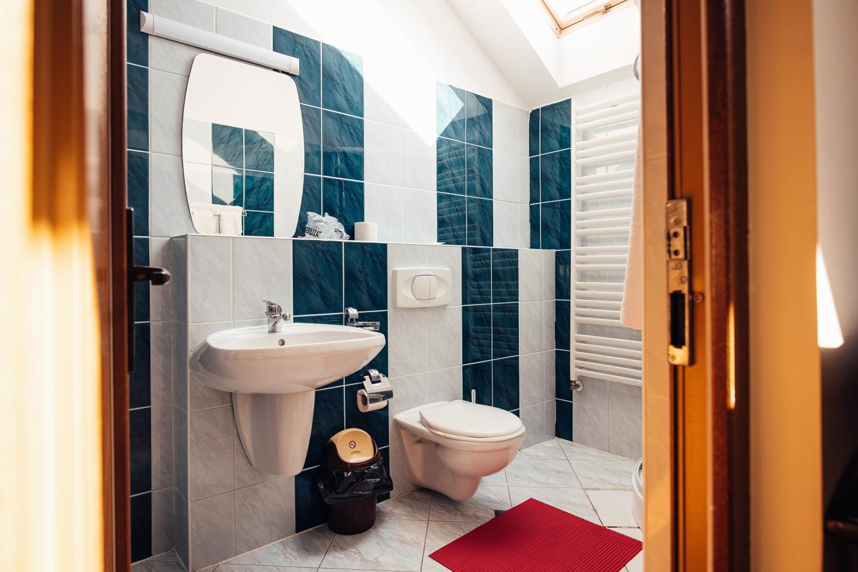 Standard Double Room - Photo 10