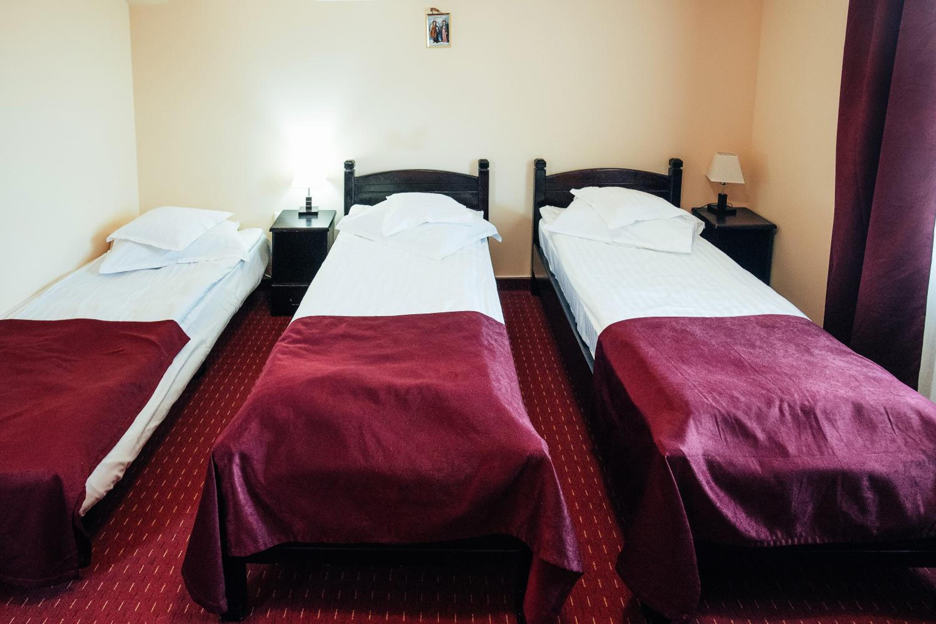 Twin Room - Photo 2