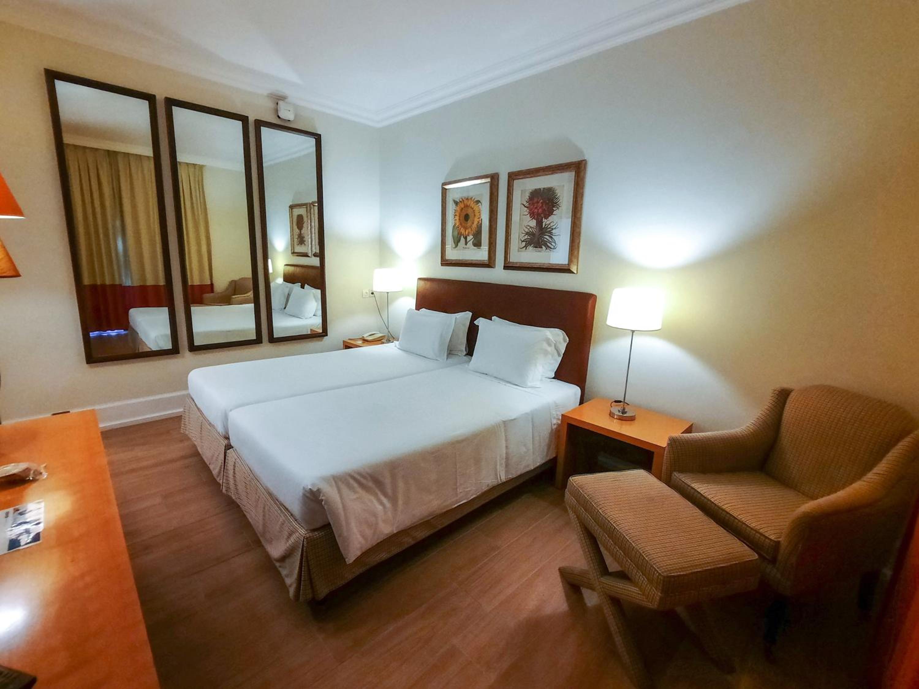 Twin Room - Photo 8