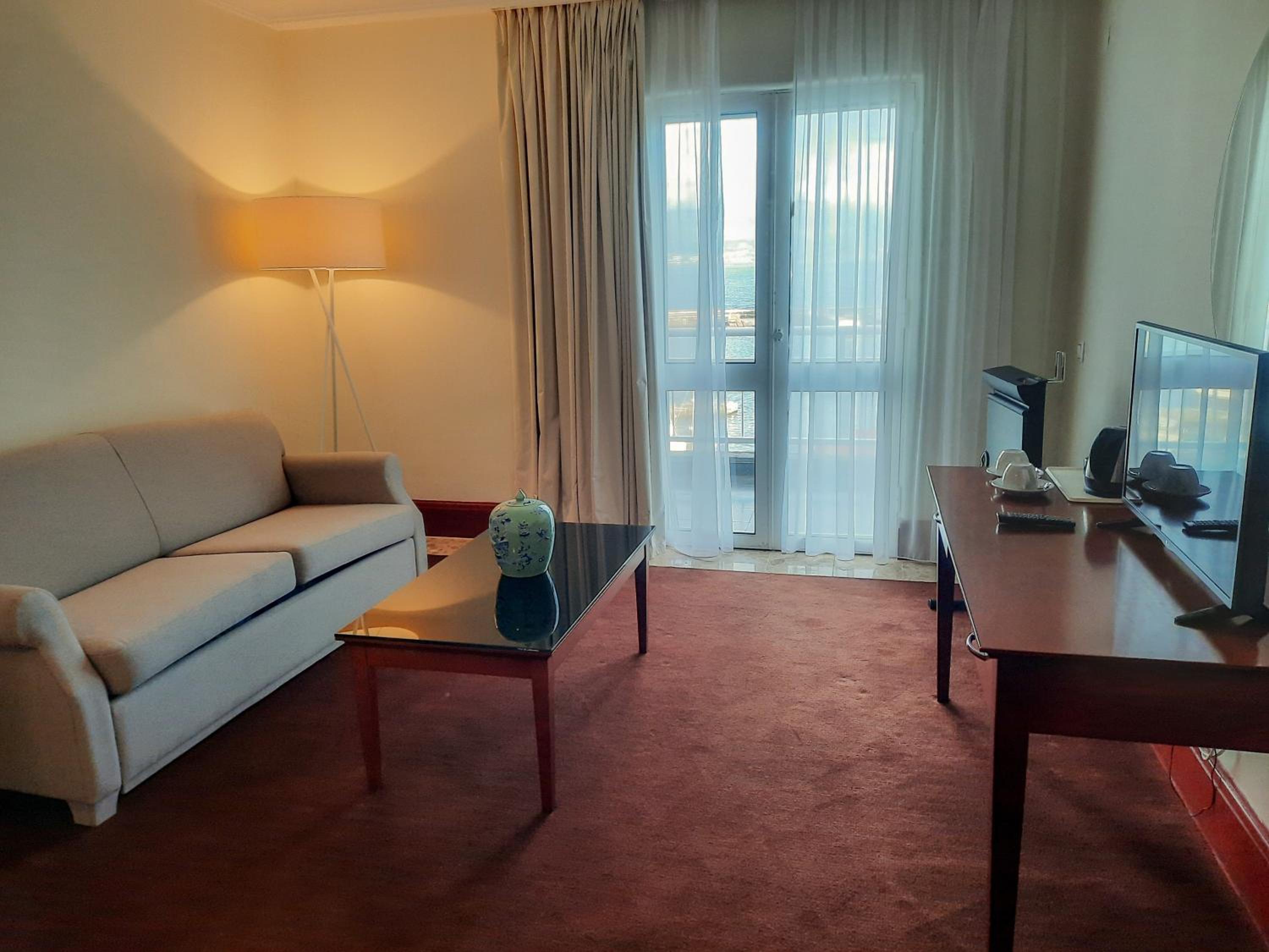 Deluxe Suite - Photo 5