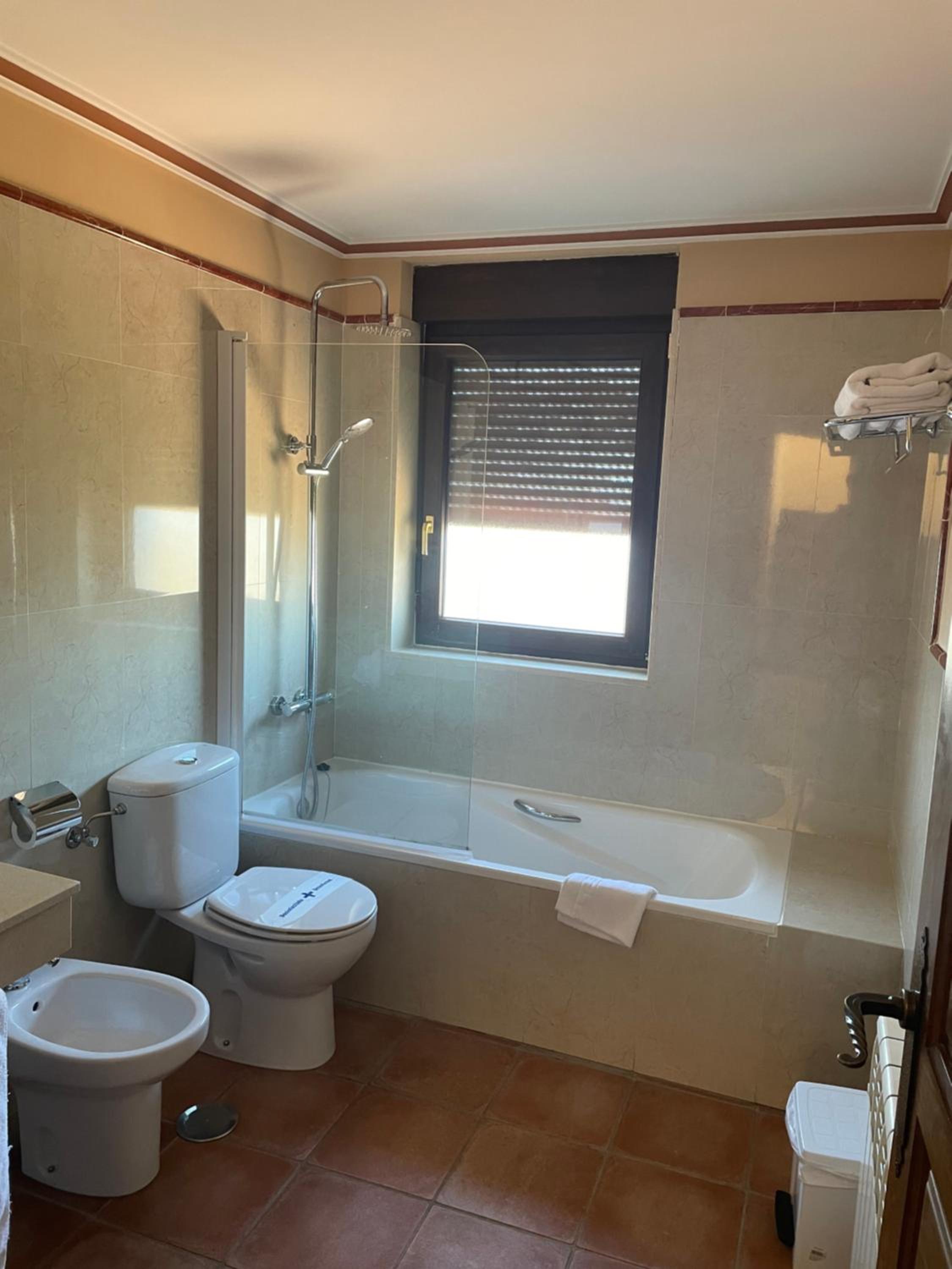 Standard Twin Room with Mountain View photo 2