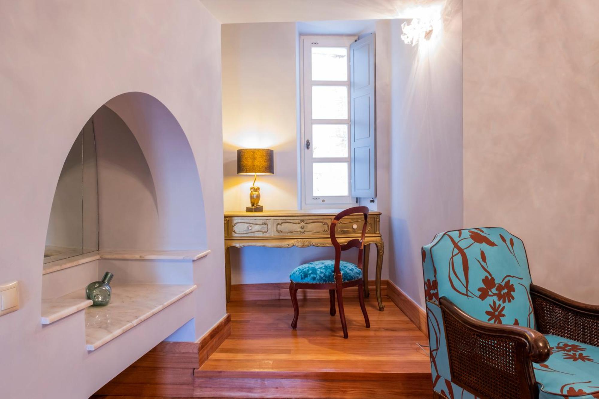 Suite with Spa Bath - Photo 1