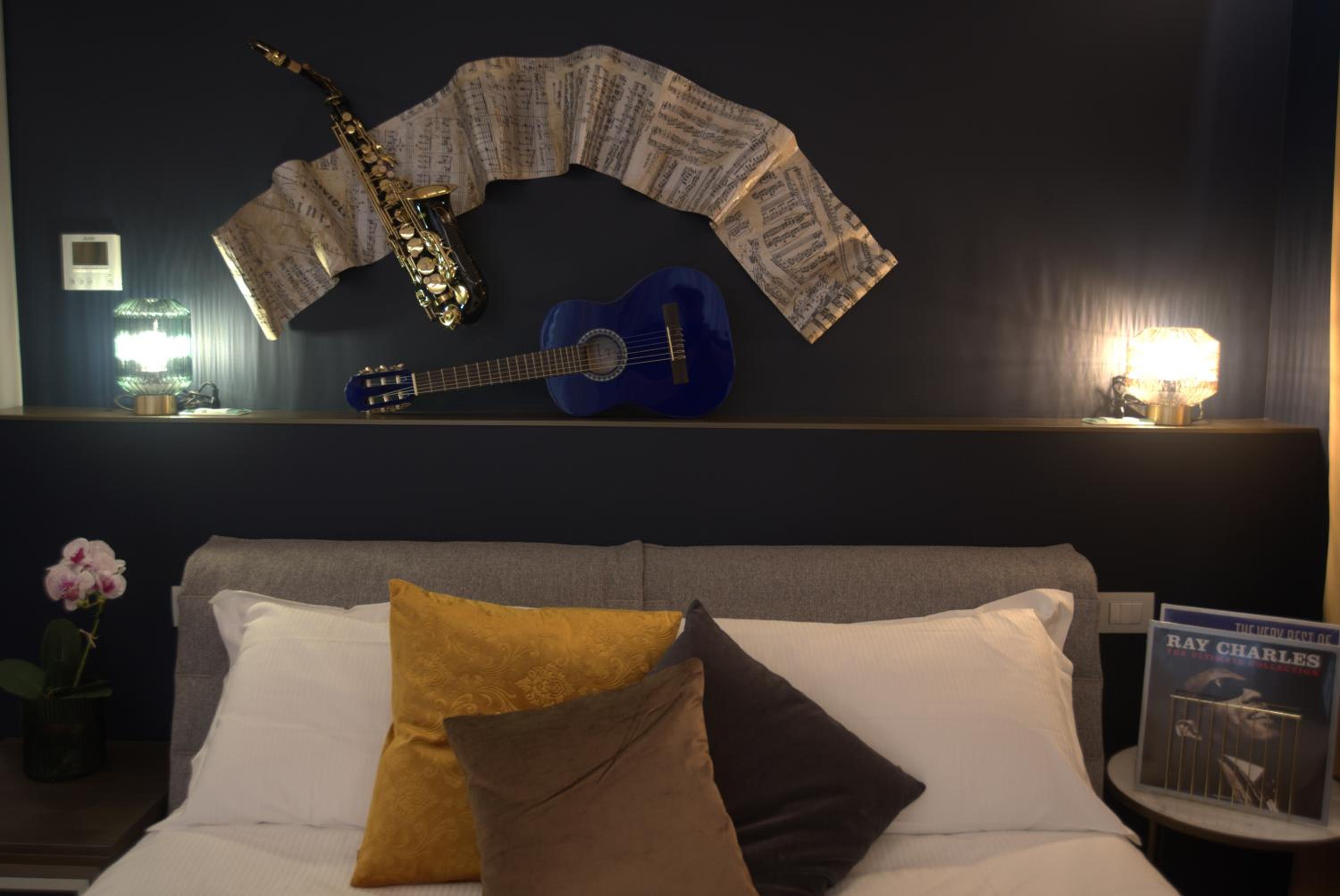 Deluxe Double Room - Photo 9
