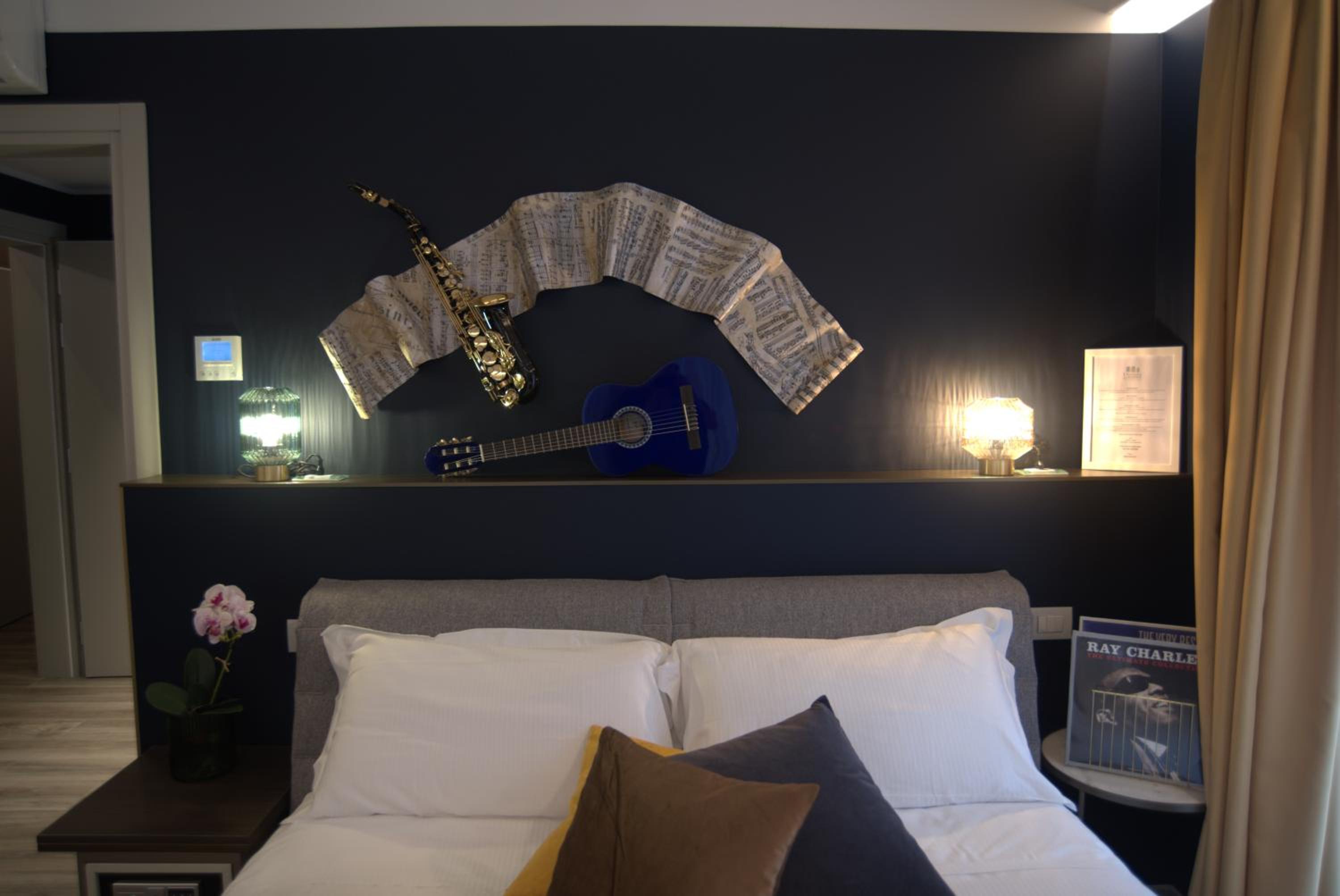 Deluxe Double Room - Photo 11