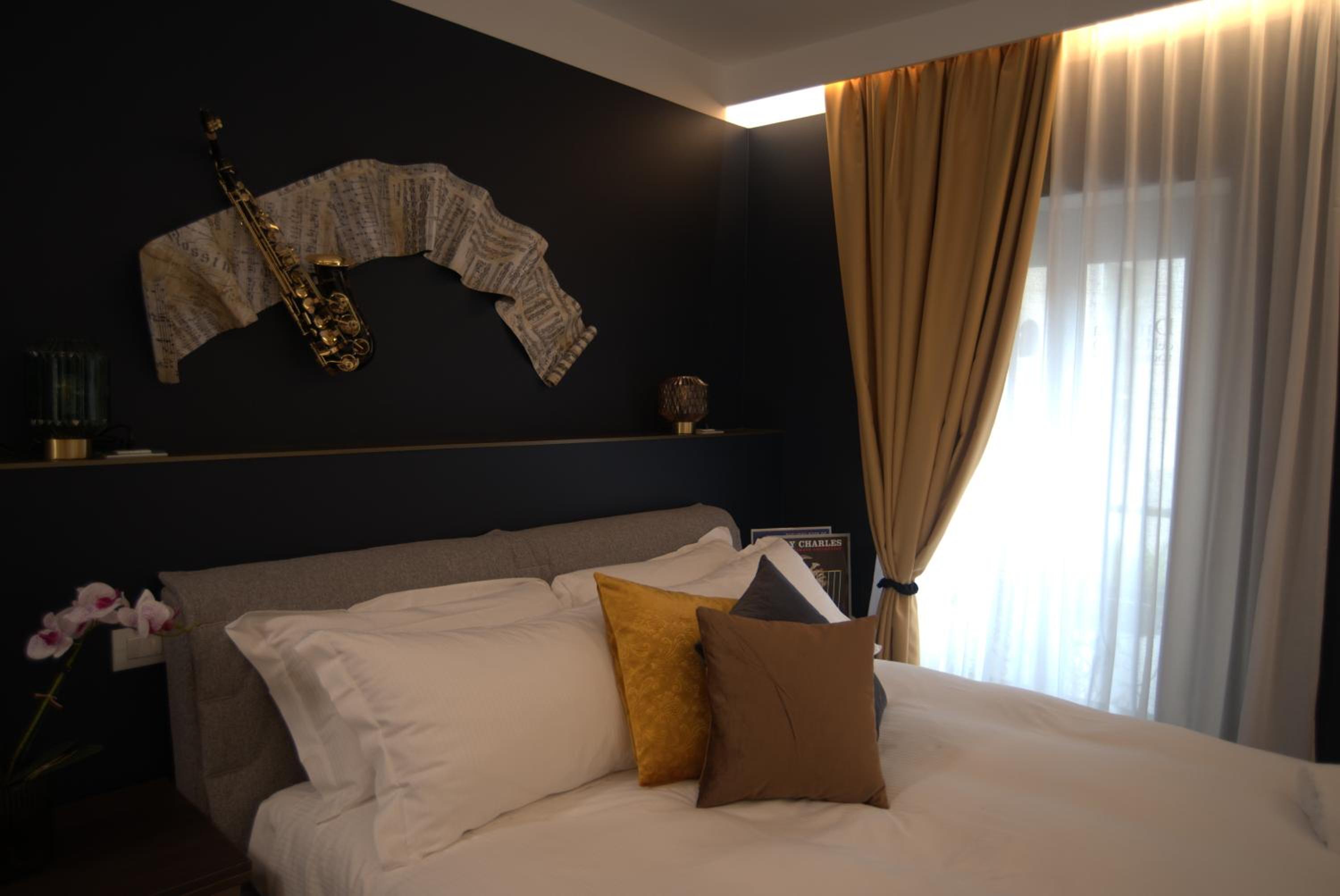 Deluxe Double Room - Photo 13