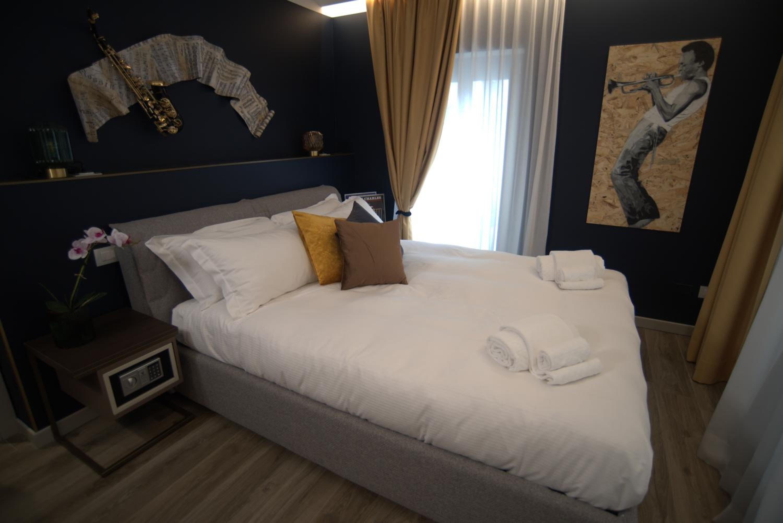 Deluxe Double Room - Photo 16