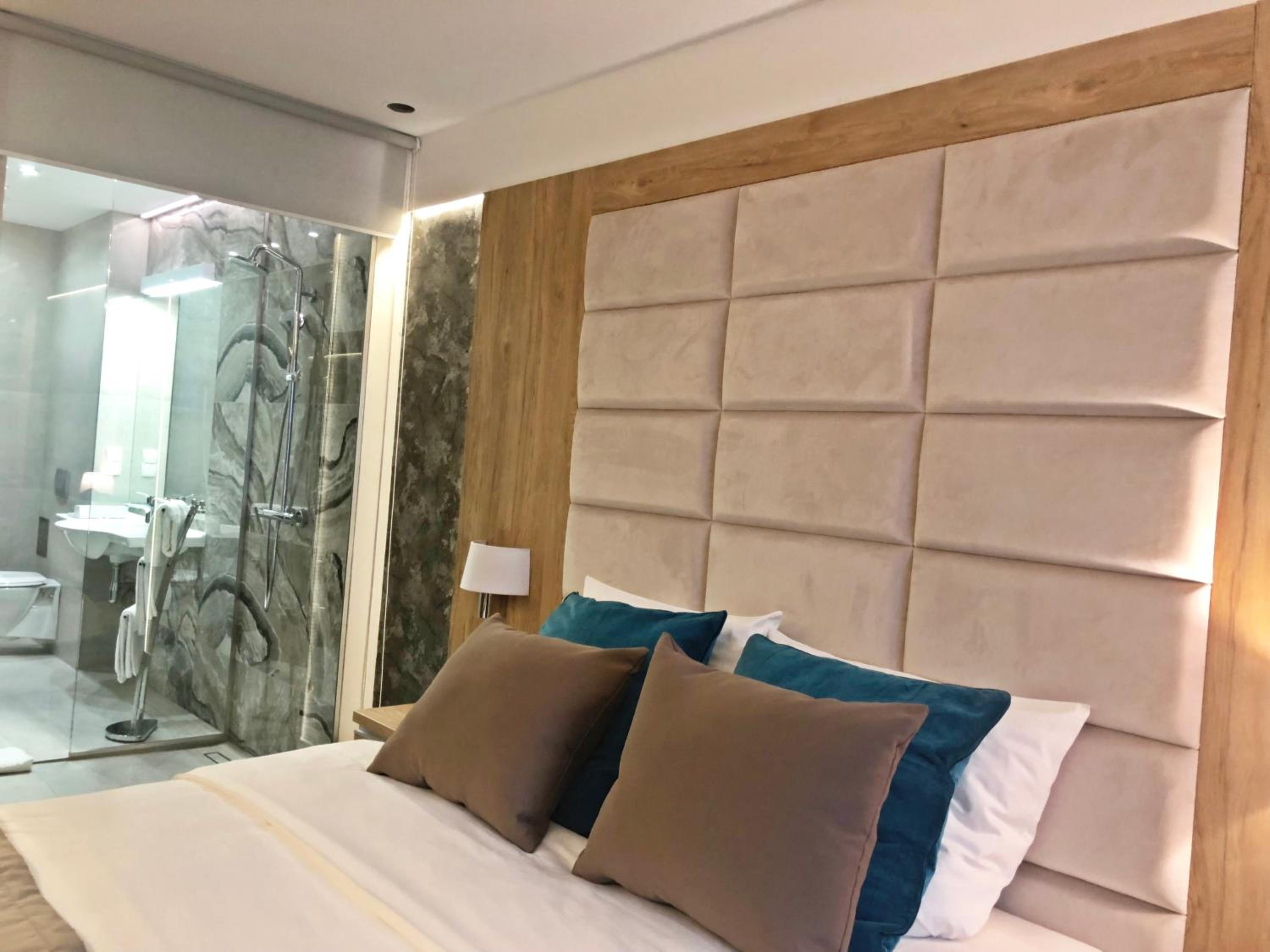 Deluxe Double Room with Shower photo 3