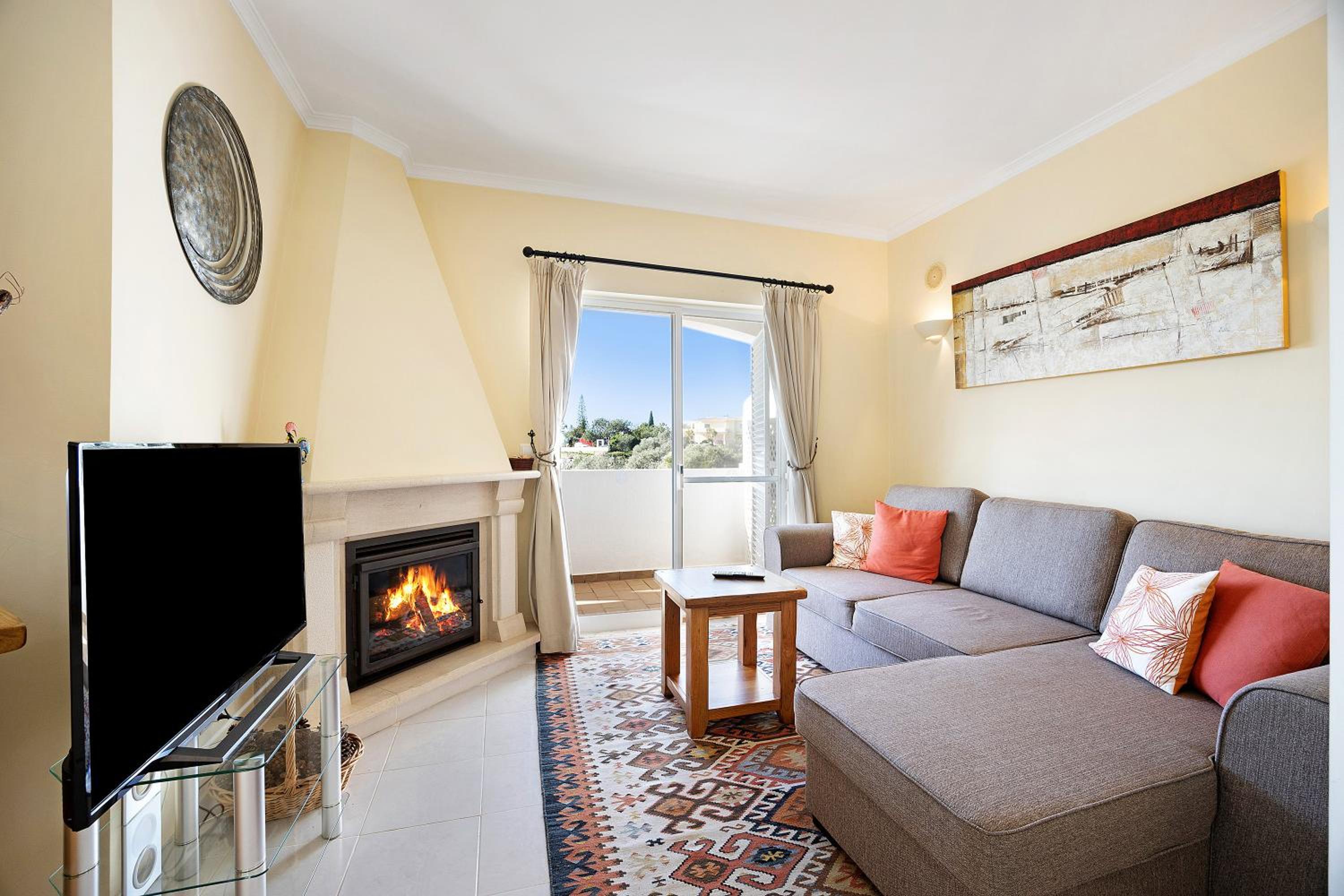 Two-Bedroom House - Photo 1