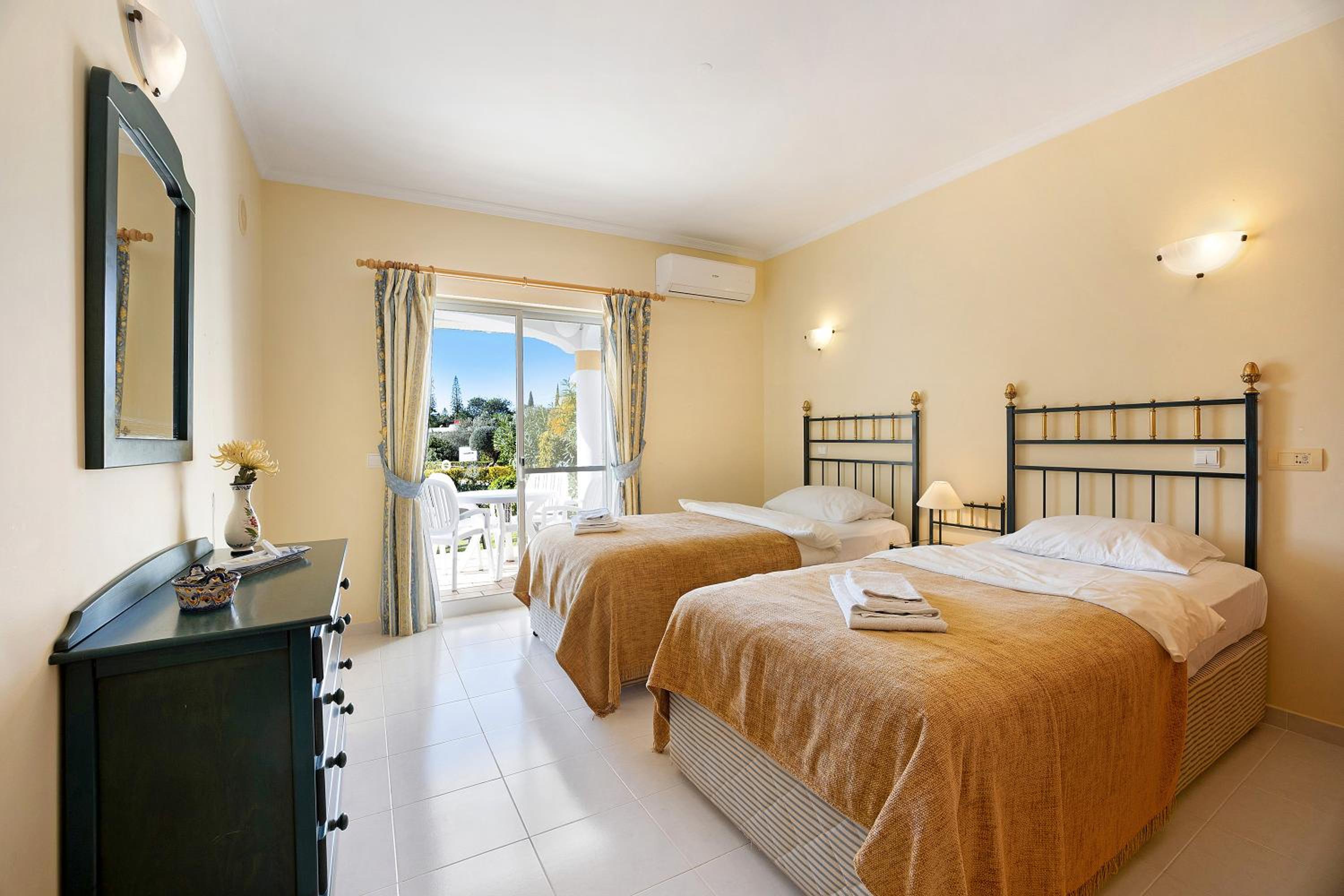 Two-Bedroom House - Photo 17