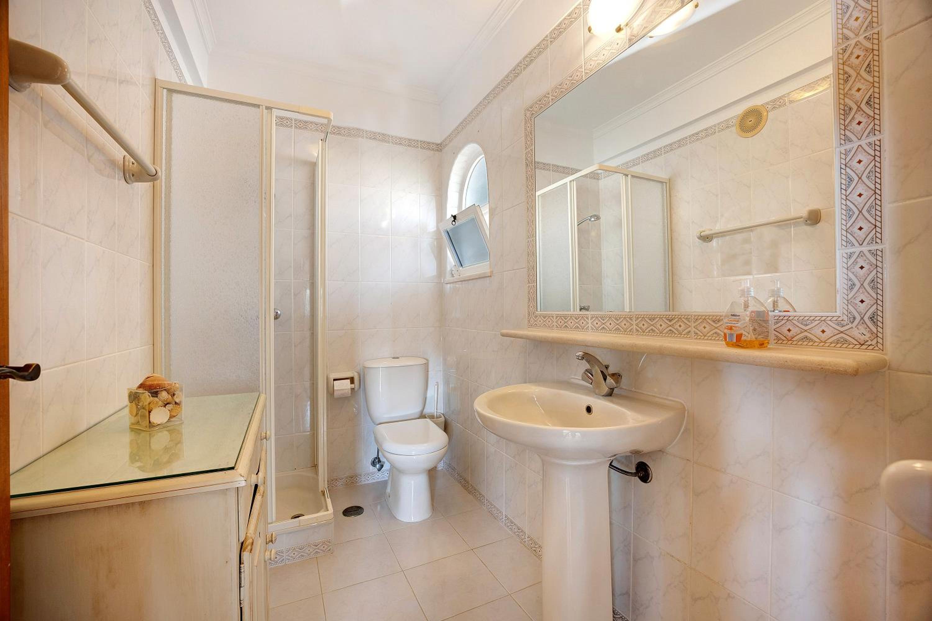 Two-Bedroom House - Photo 9