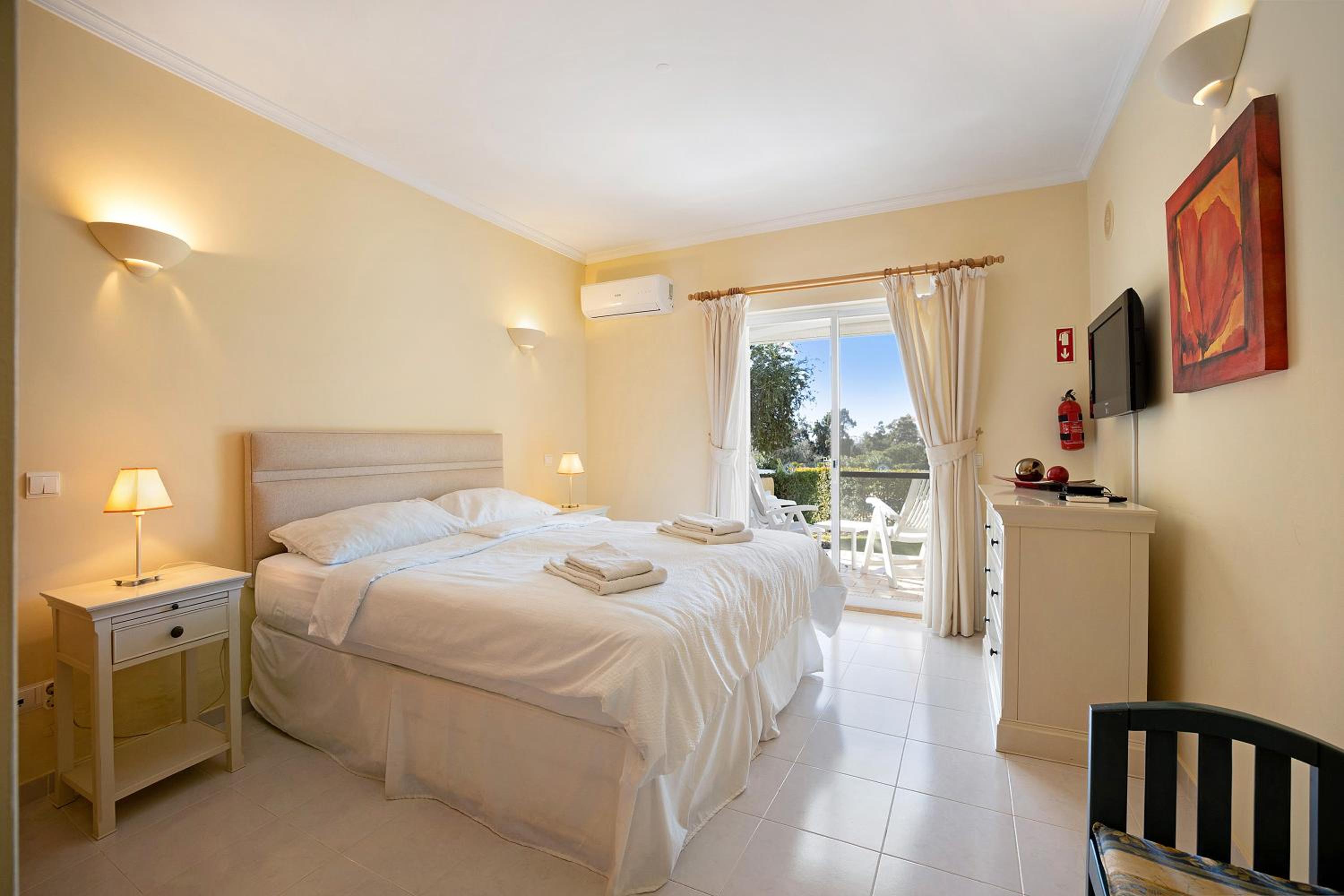 Two-Bedroom House - Photo 2