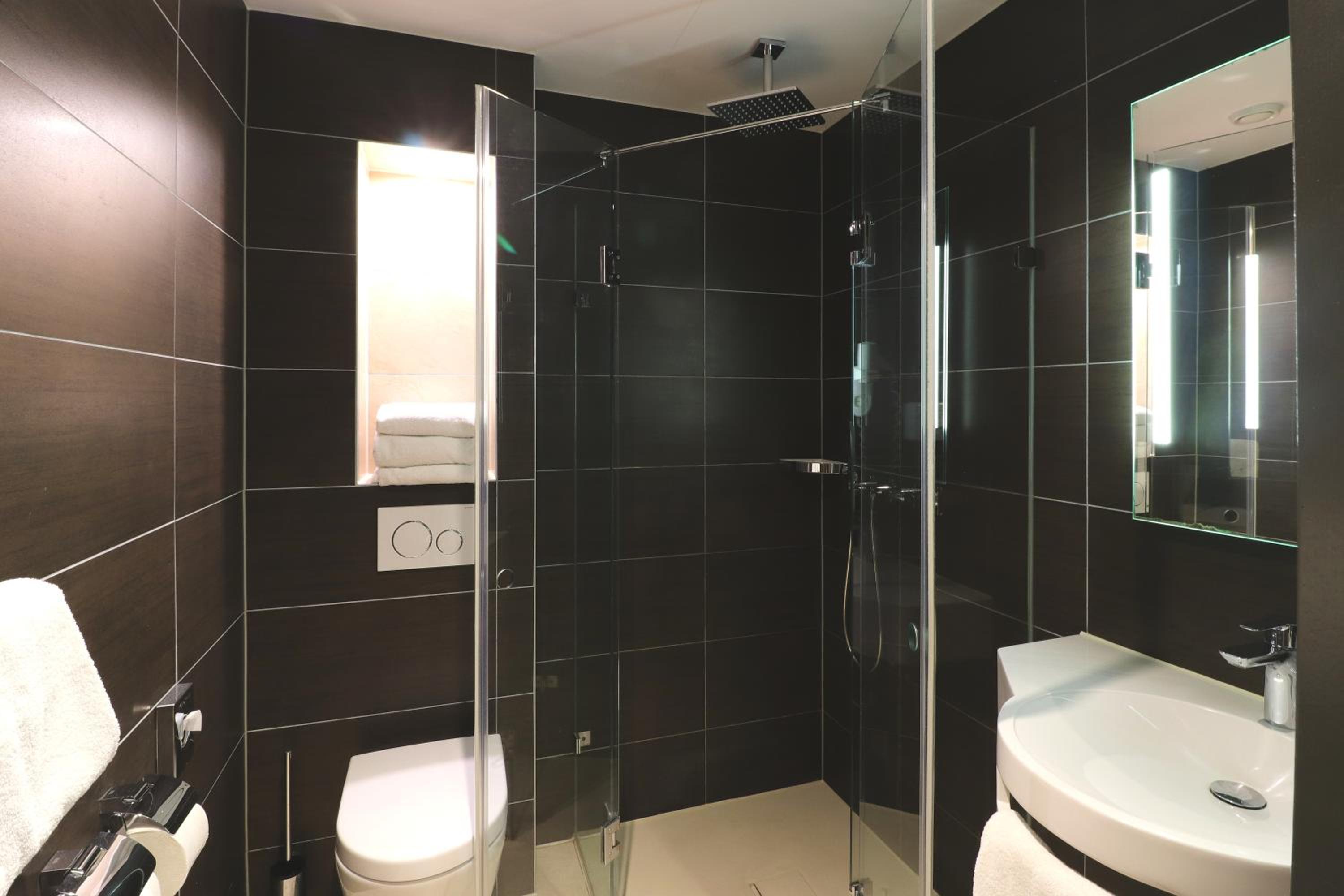 Standard Triple Room thumbnail 5