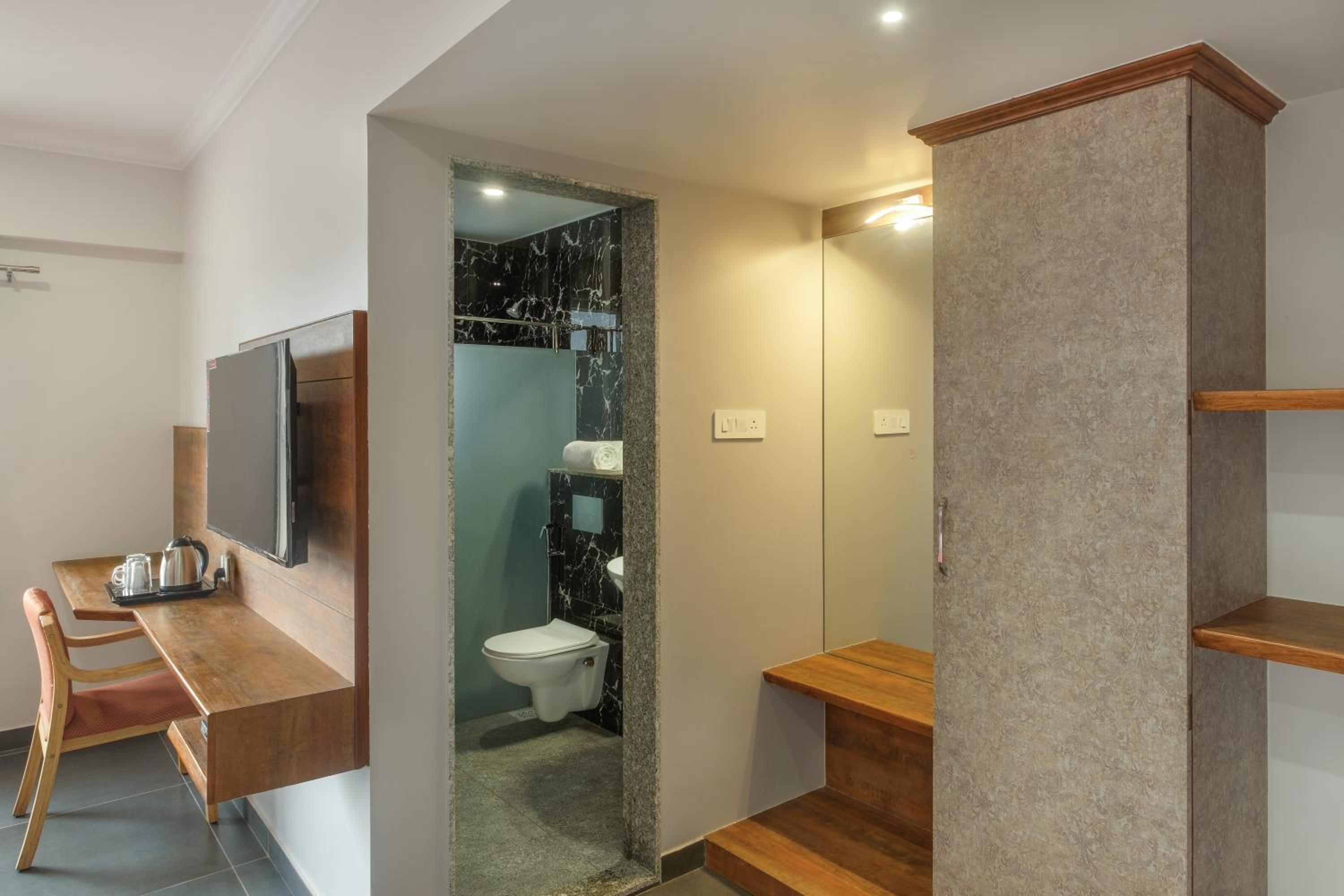 Budget Double Room - Photo 2