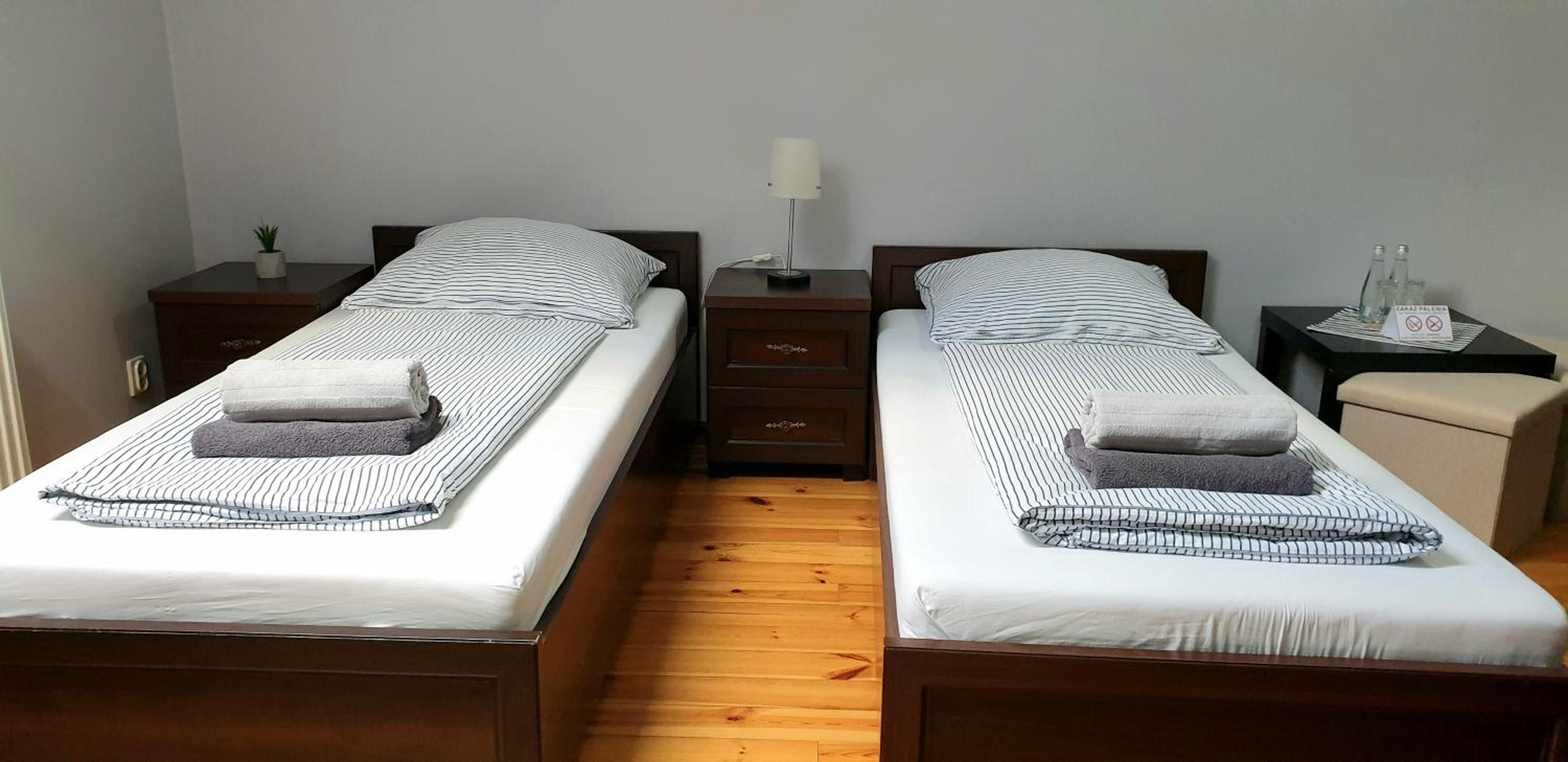 Small Twin Room - Photo 2
