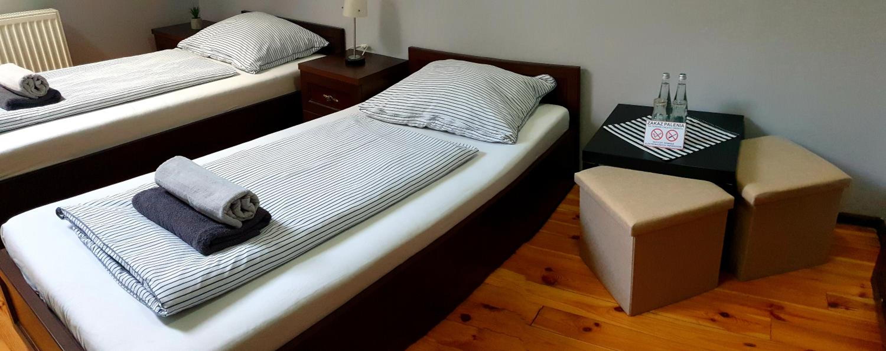 Small Twin Room - Photo 4