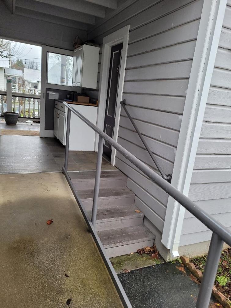 Studio Apartment #6 - Photo 8