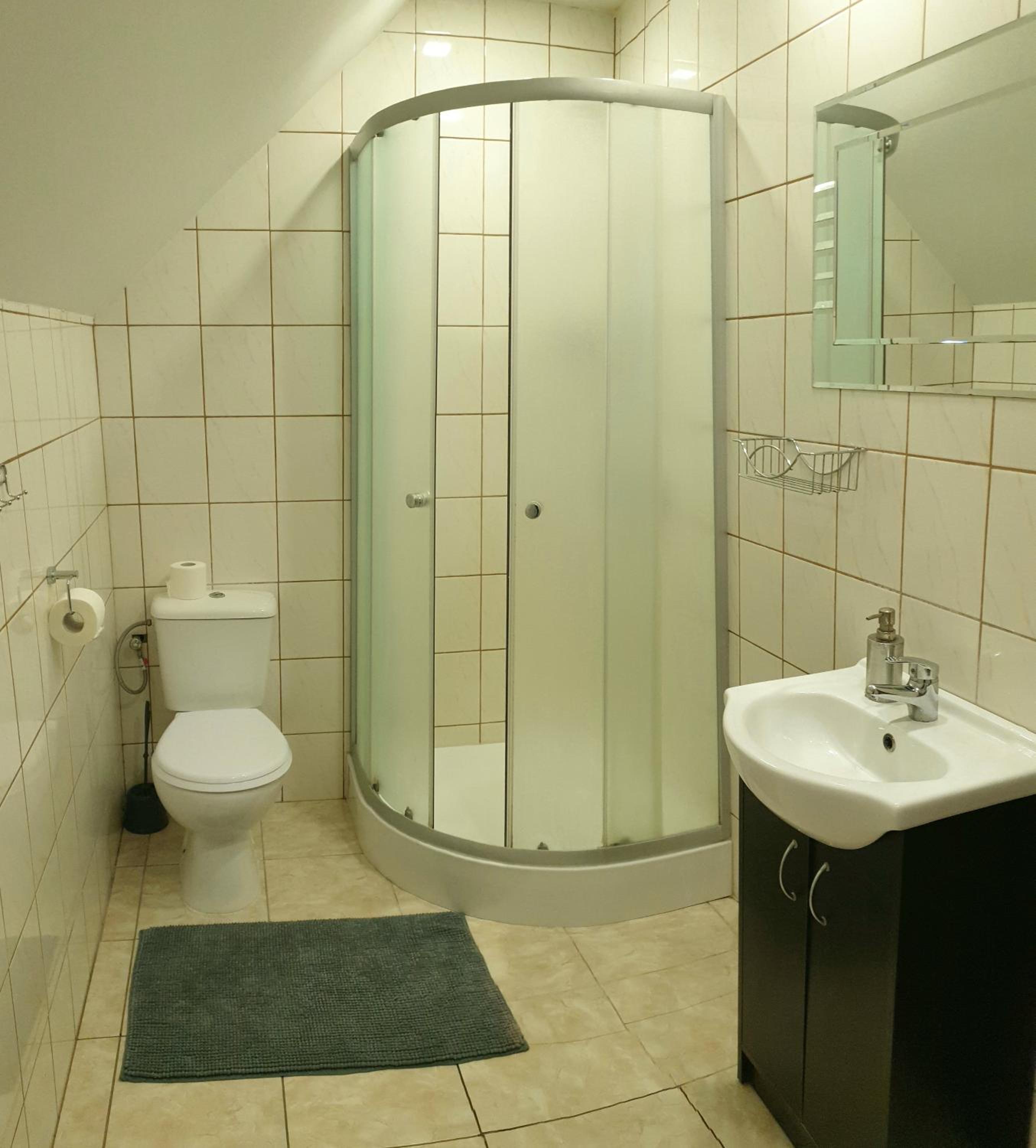 Small Twin Room - Photo 6