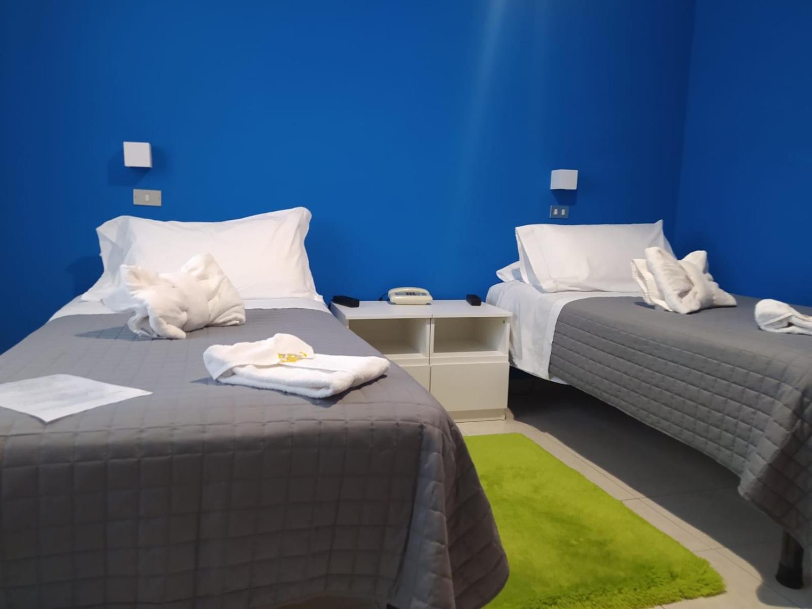 Twin Room - Photo 1