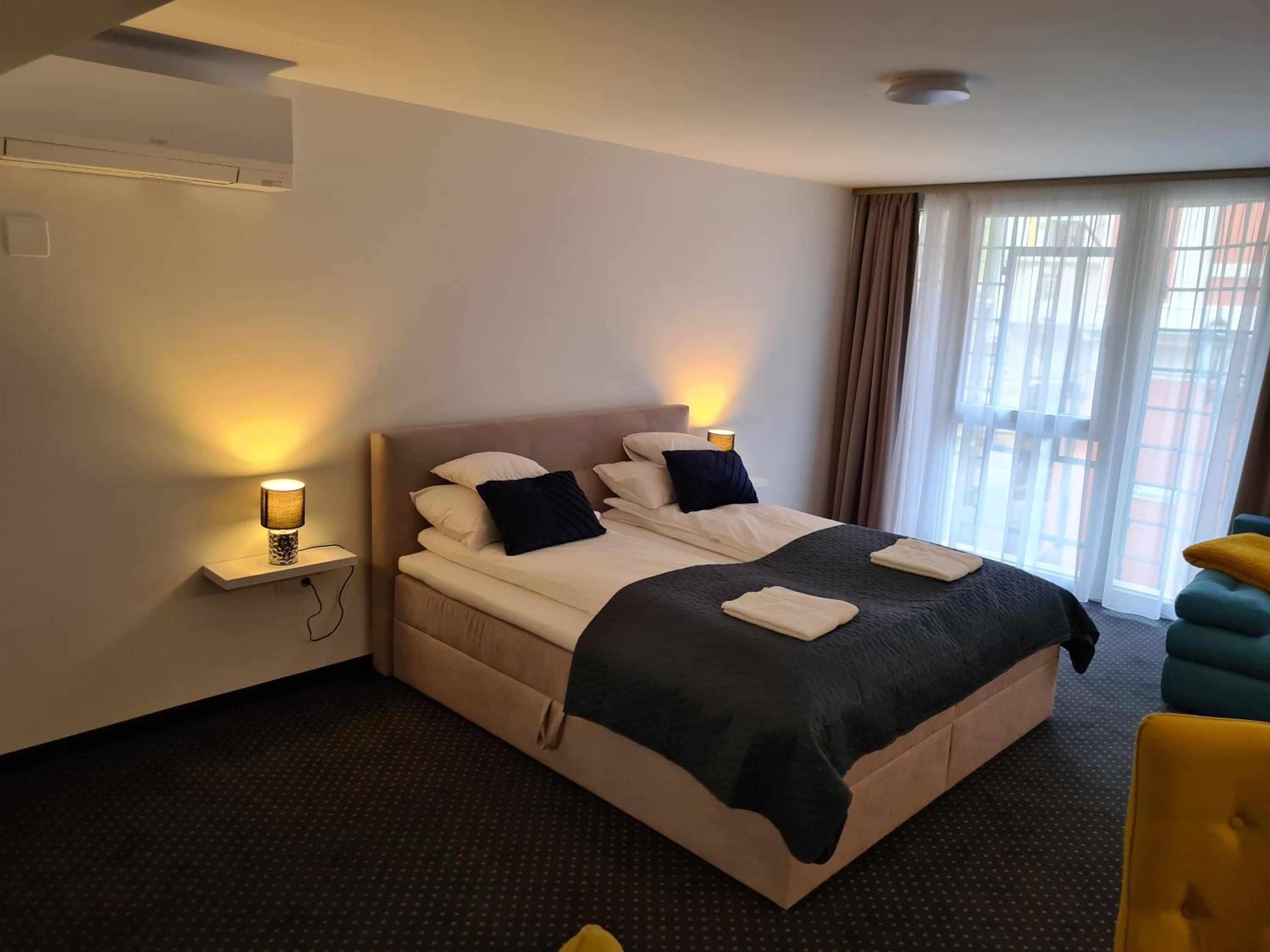One-Bedroom Apartment - Photo 8