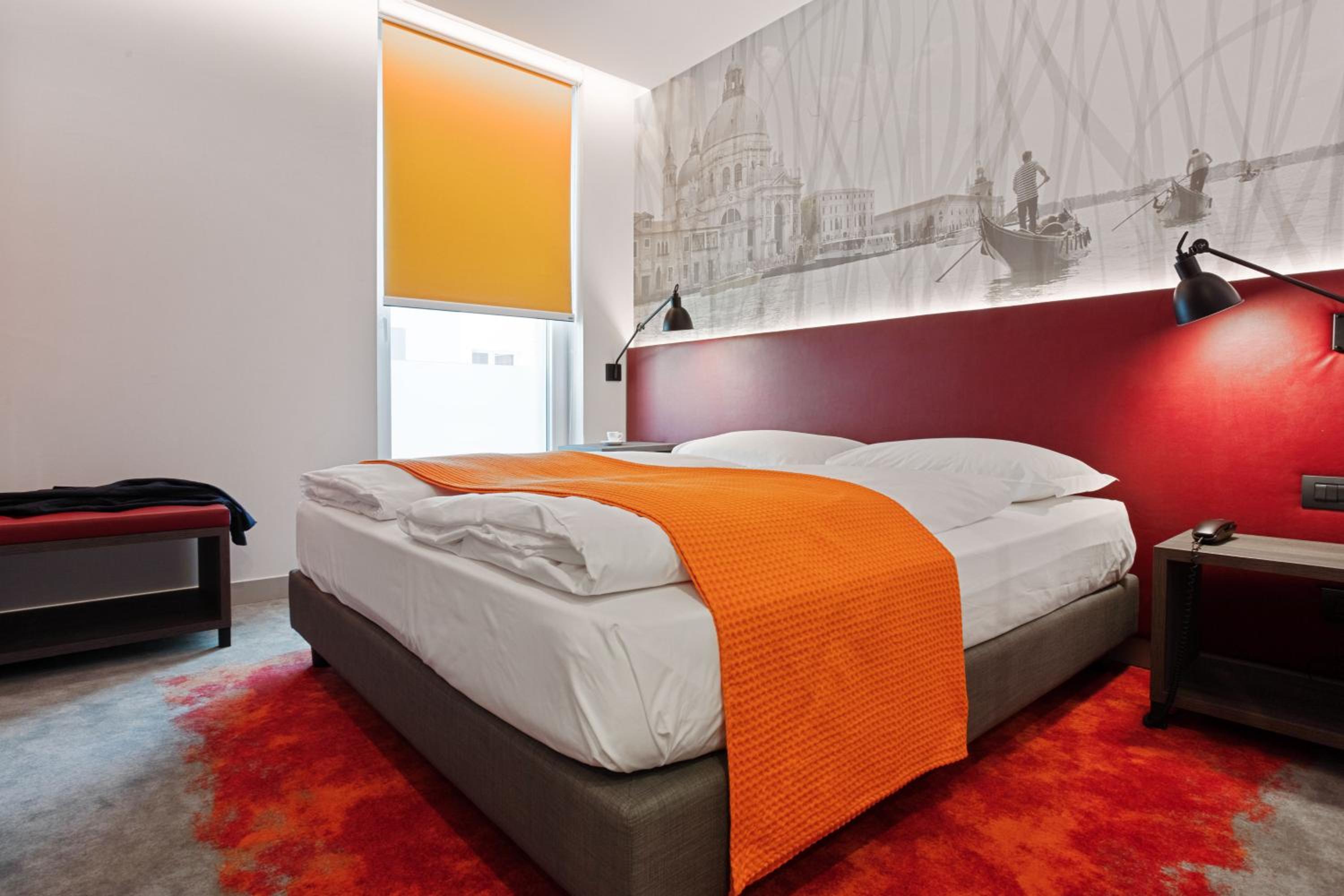 Double Room - Photo 6