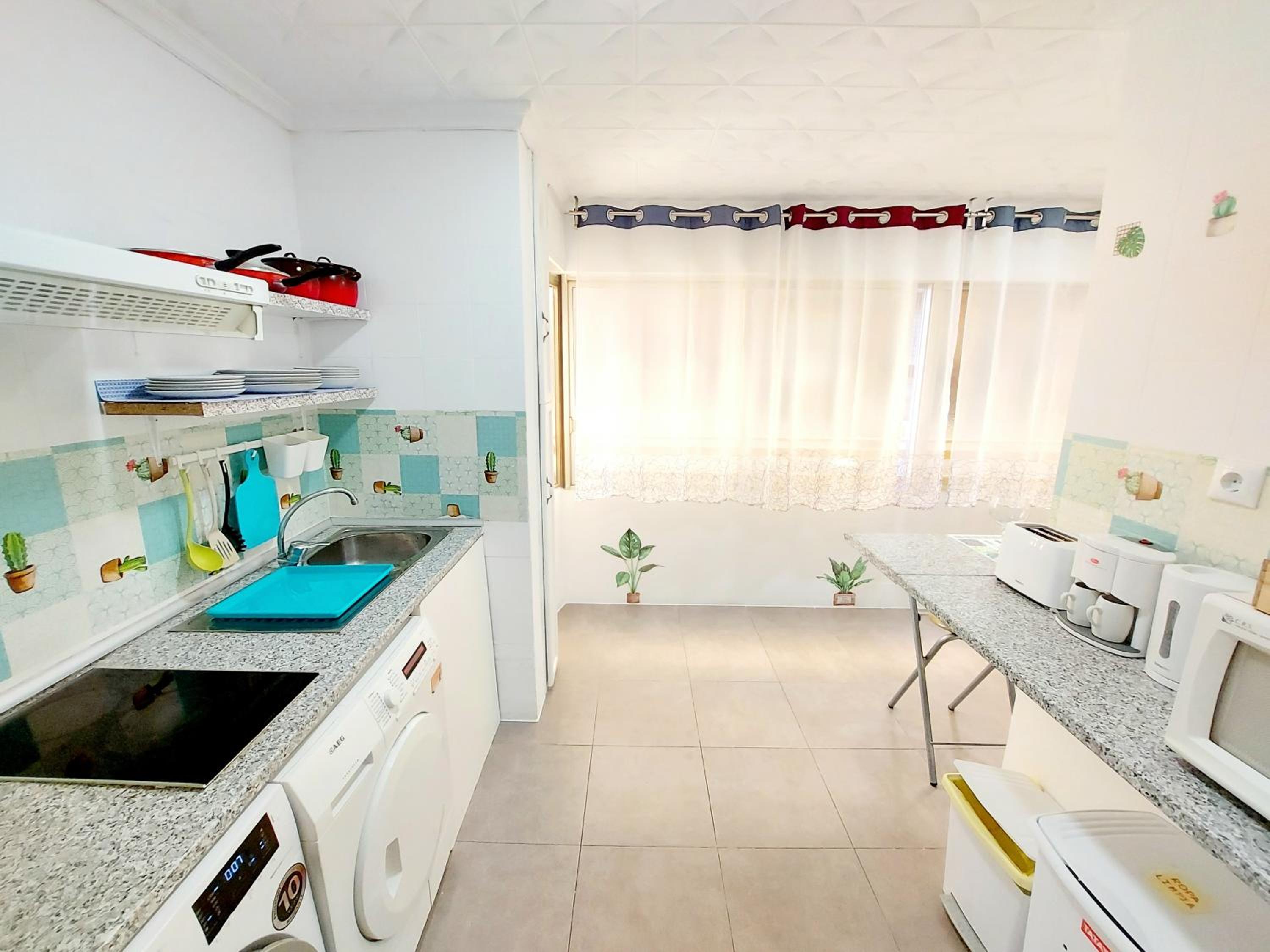 Queen Room with Private Bathroom and Balcony photo 2
