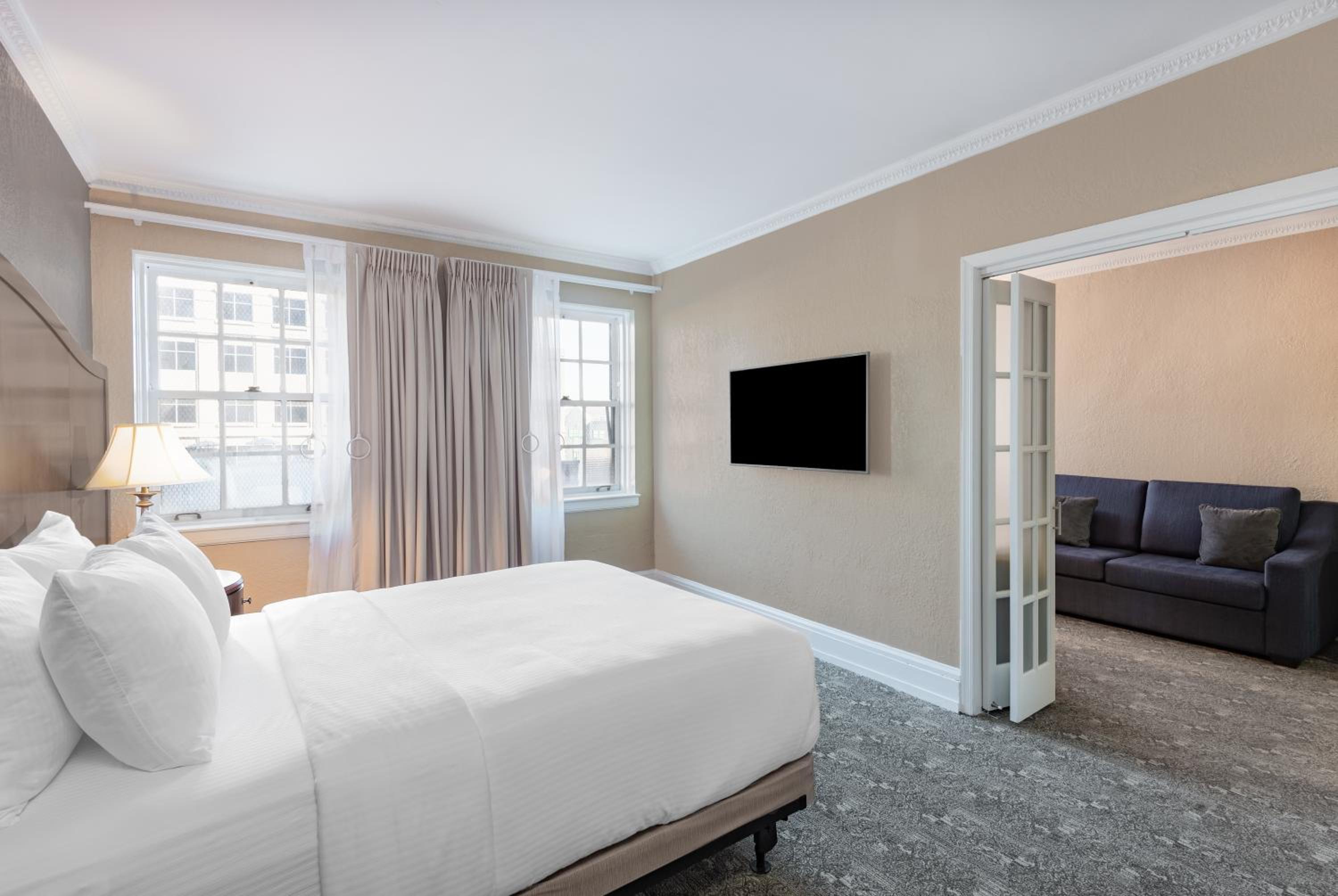 One-Bedroom King Suite - Photo 2