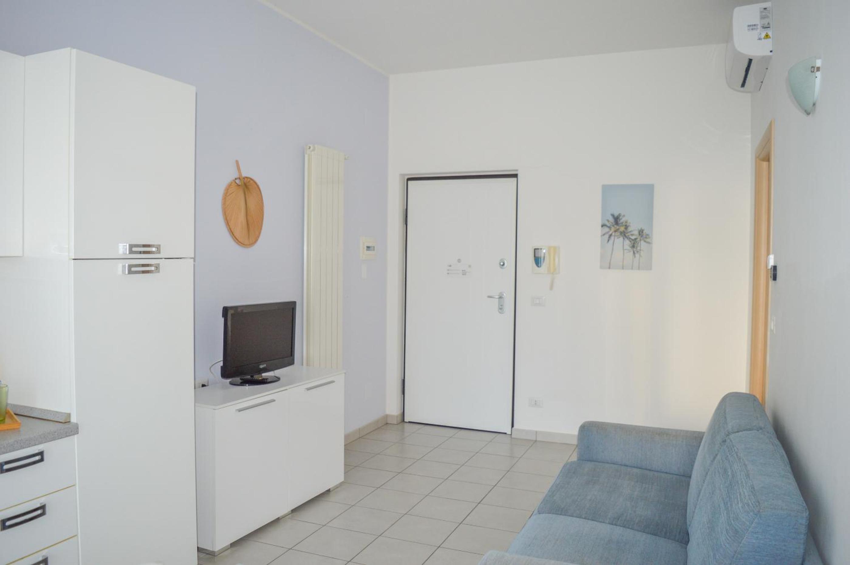 One-Bedroom Apartment photo 1
