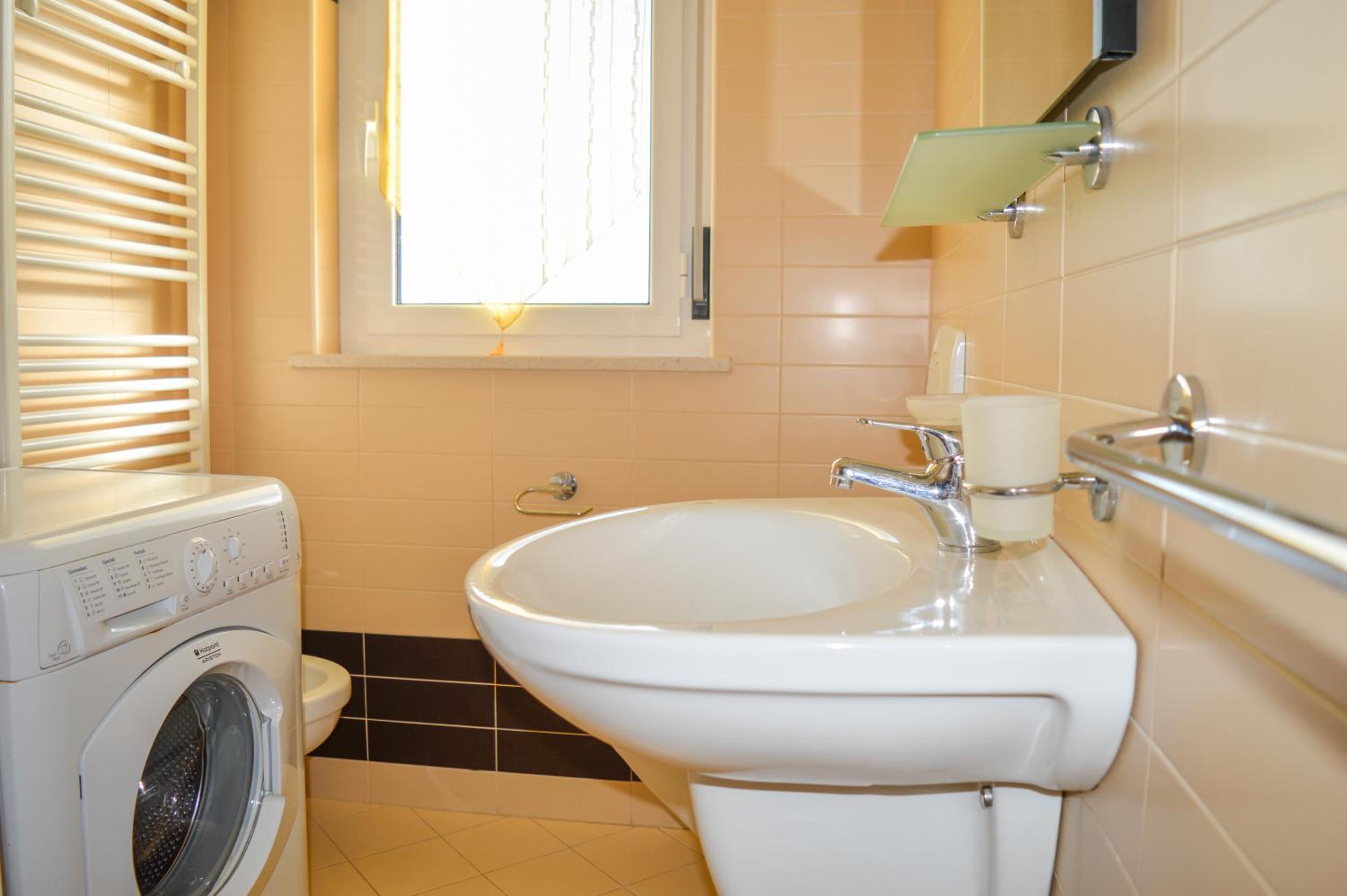 One-Bedroom Apartment with Sea View photo 2