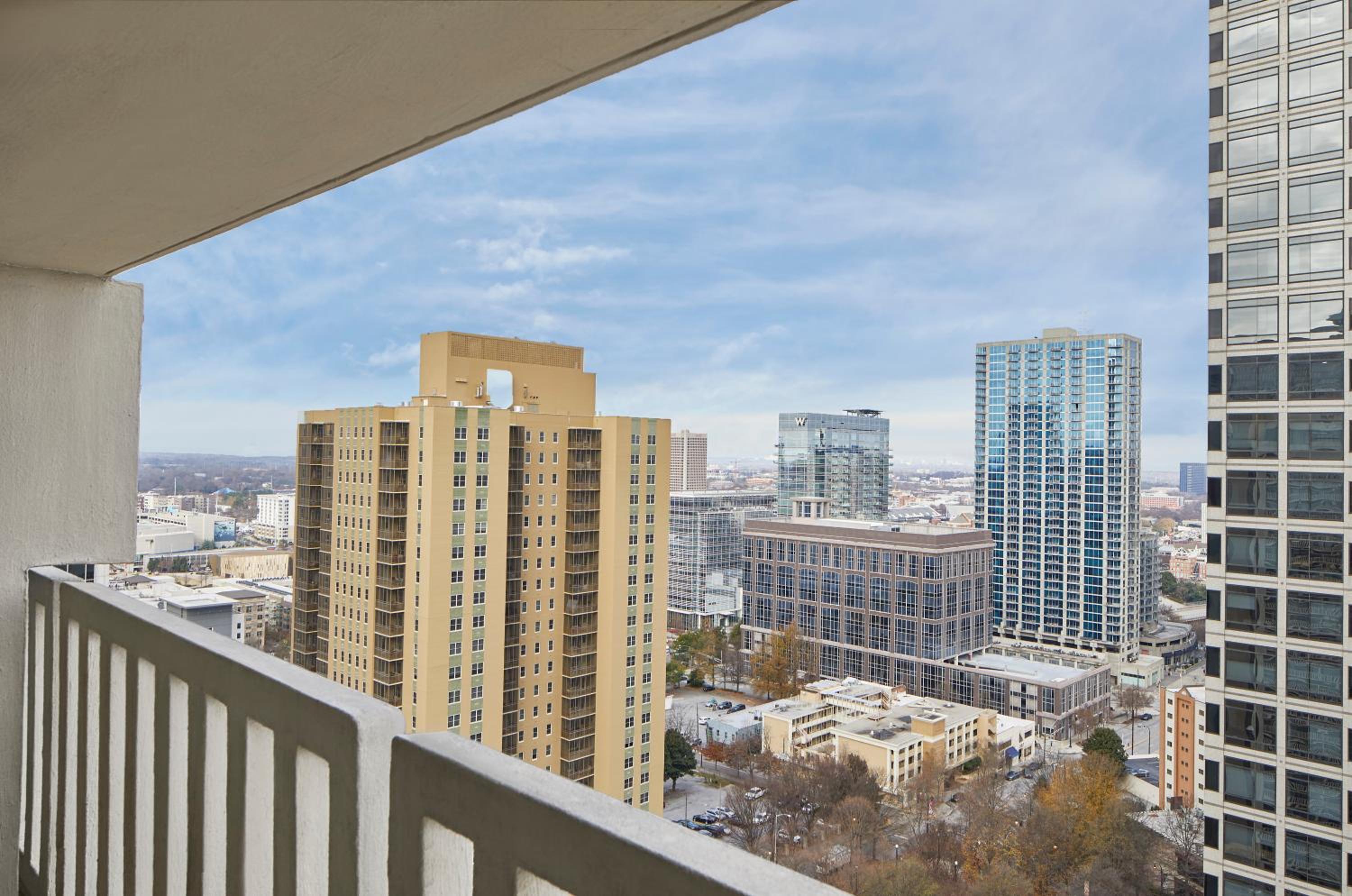 King Room with Balcony and City View  - Photo 7