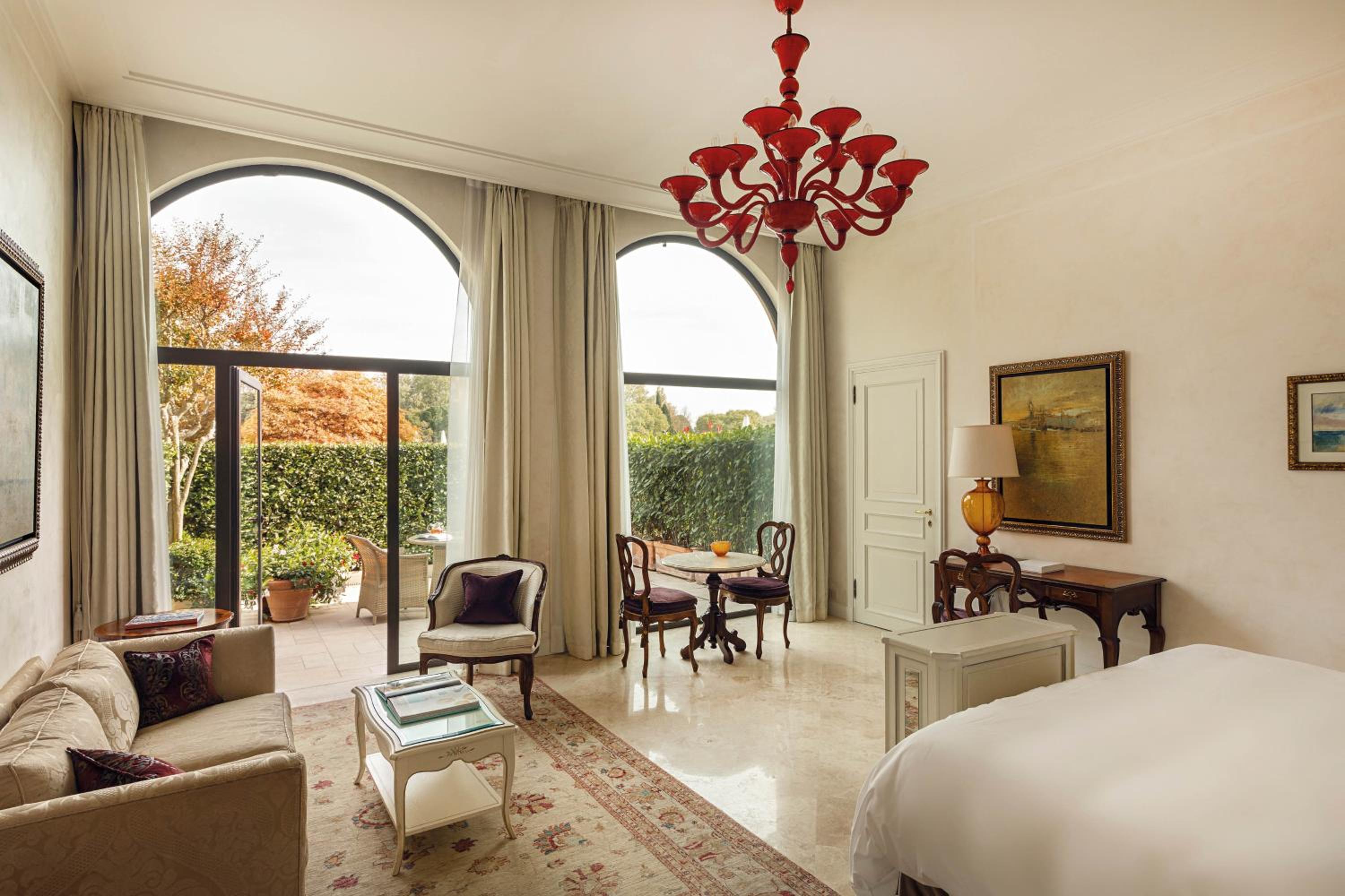 Junior Suite with Patio (Non Smoking)