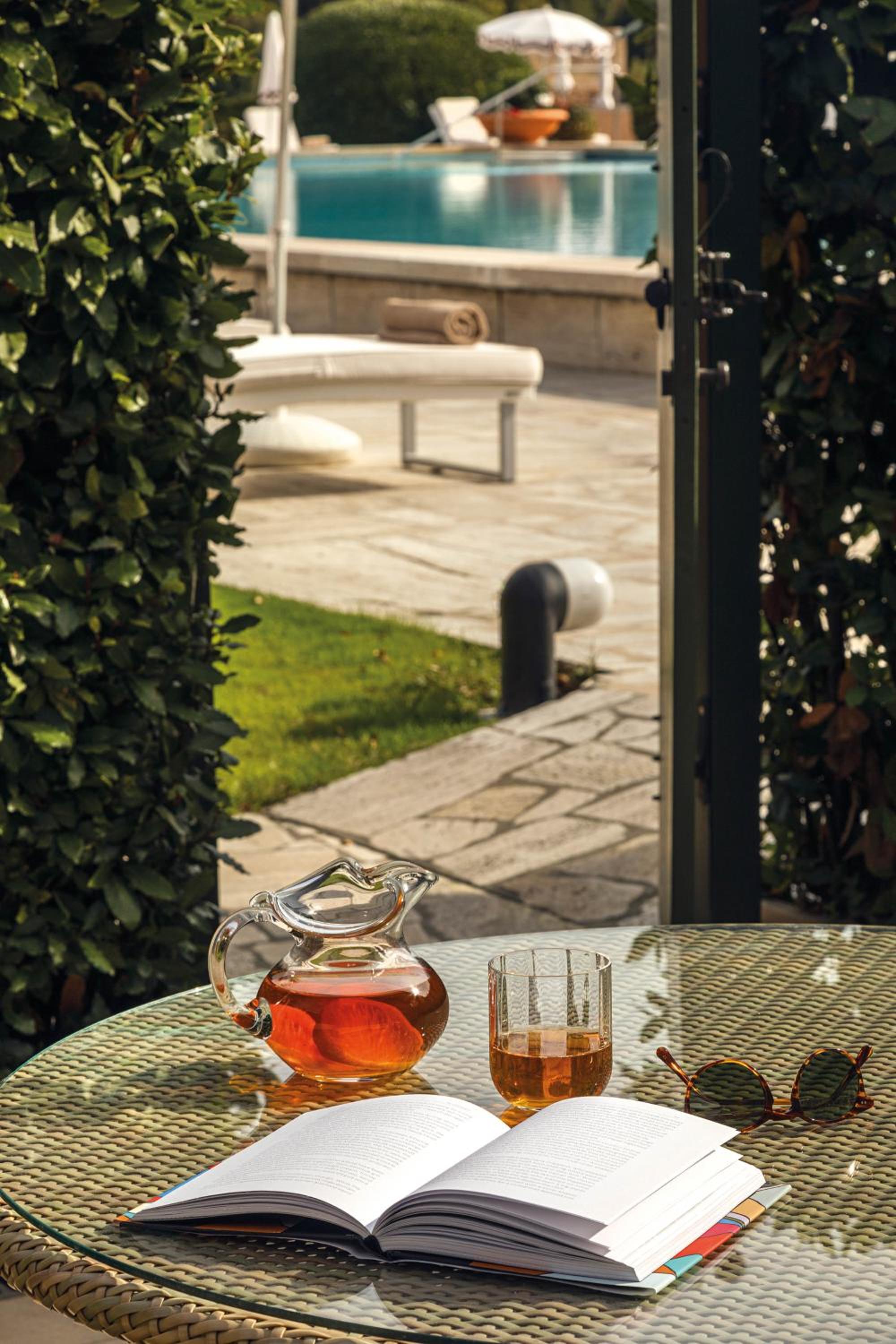 Junior Suite with Patio (Non Smoking) thumbnail 5