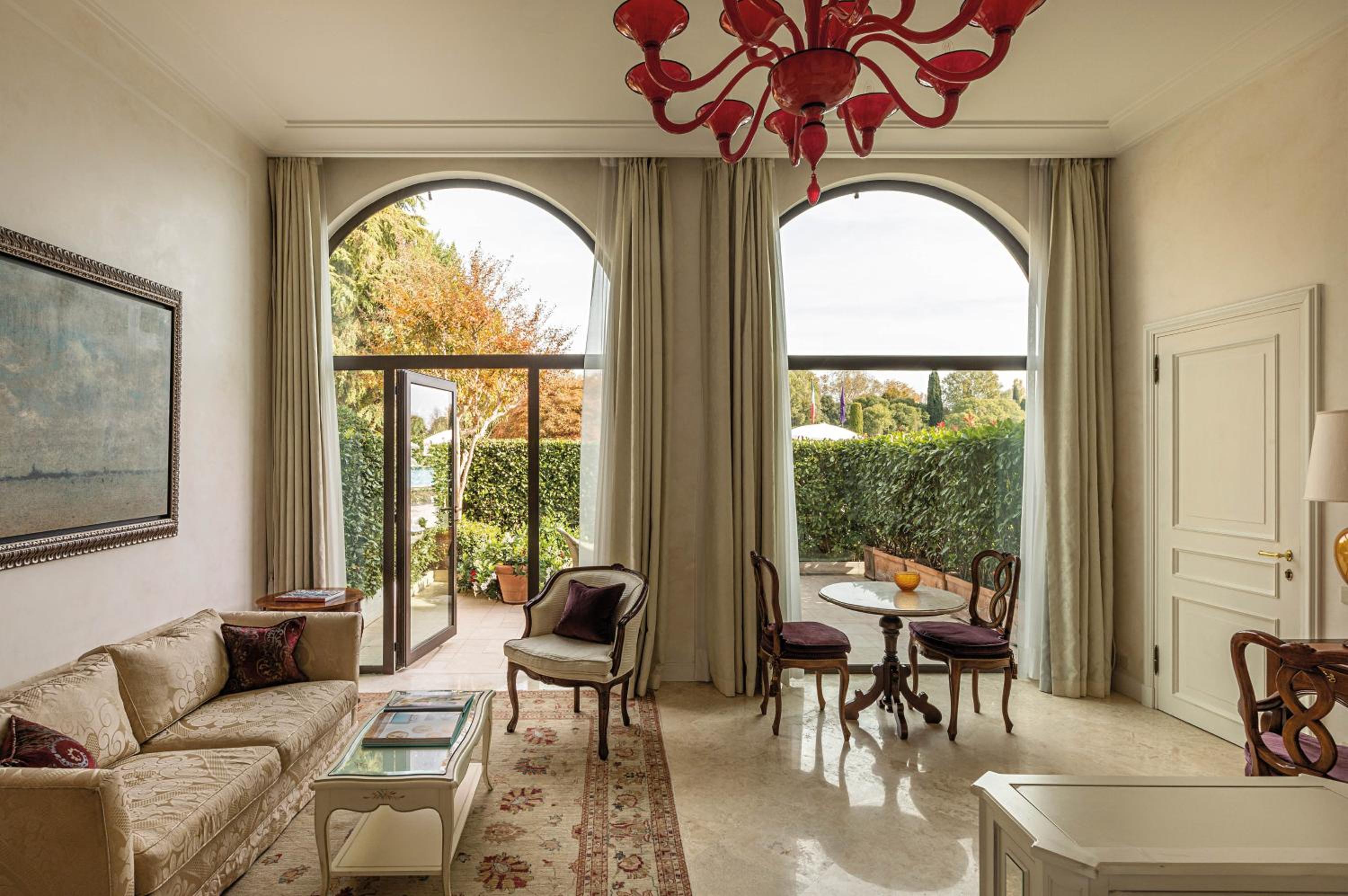 Junior Suite with Patio (Non Smoking)