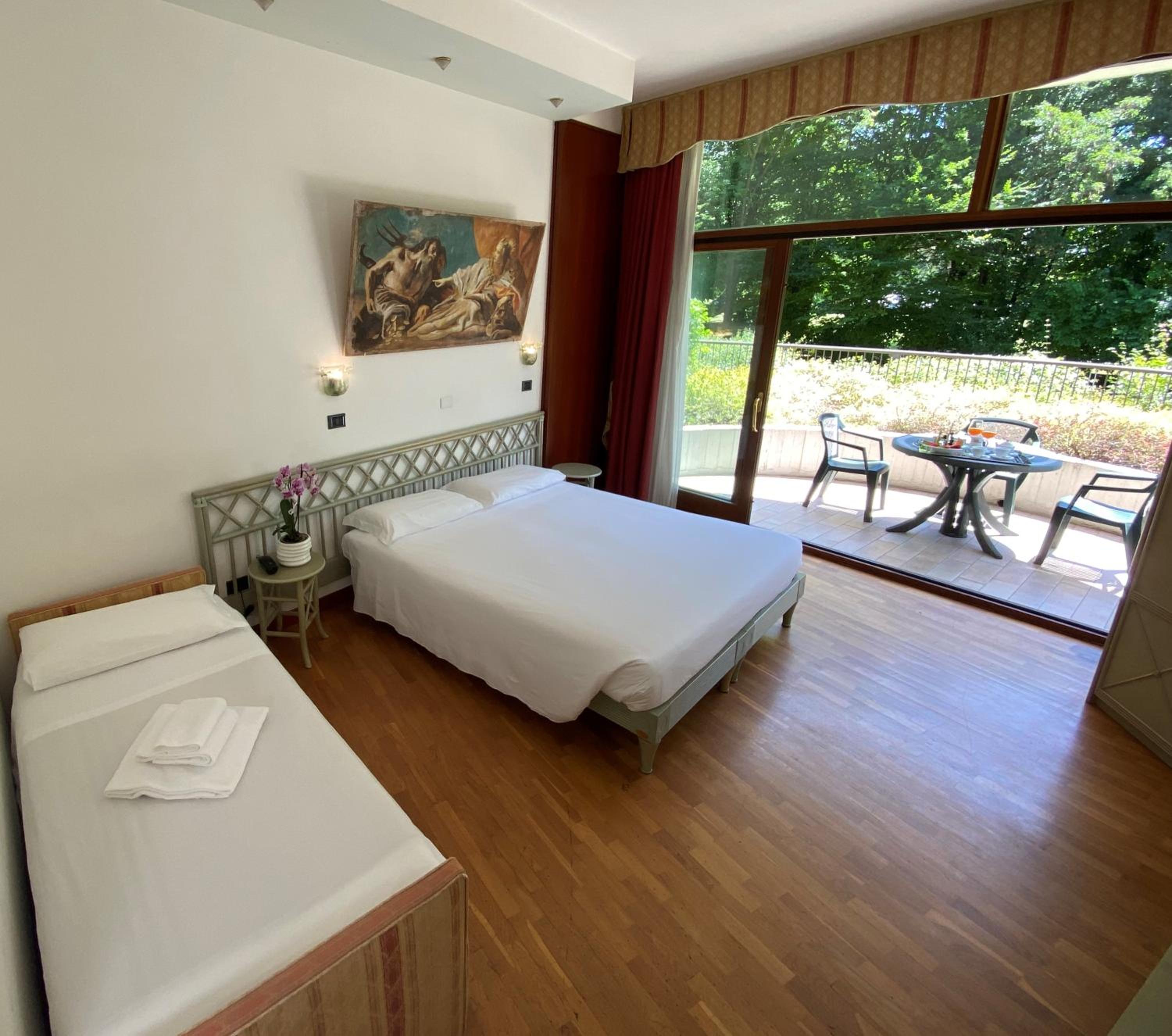 Standard Triple Room - Photo 3