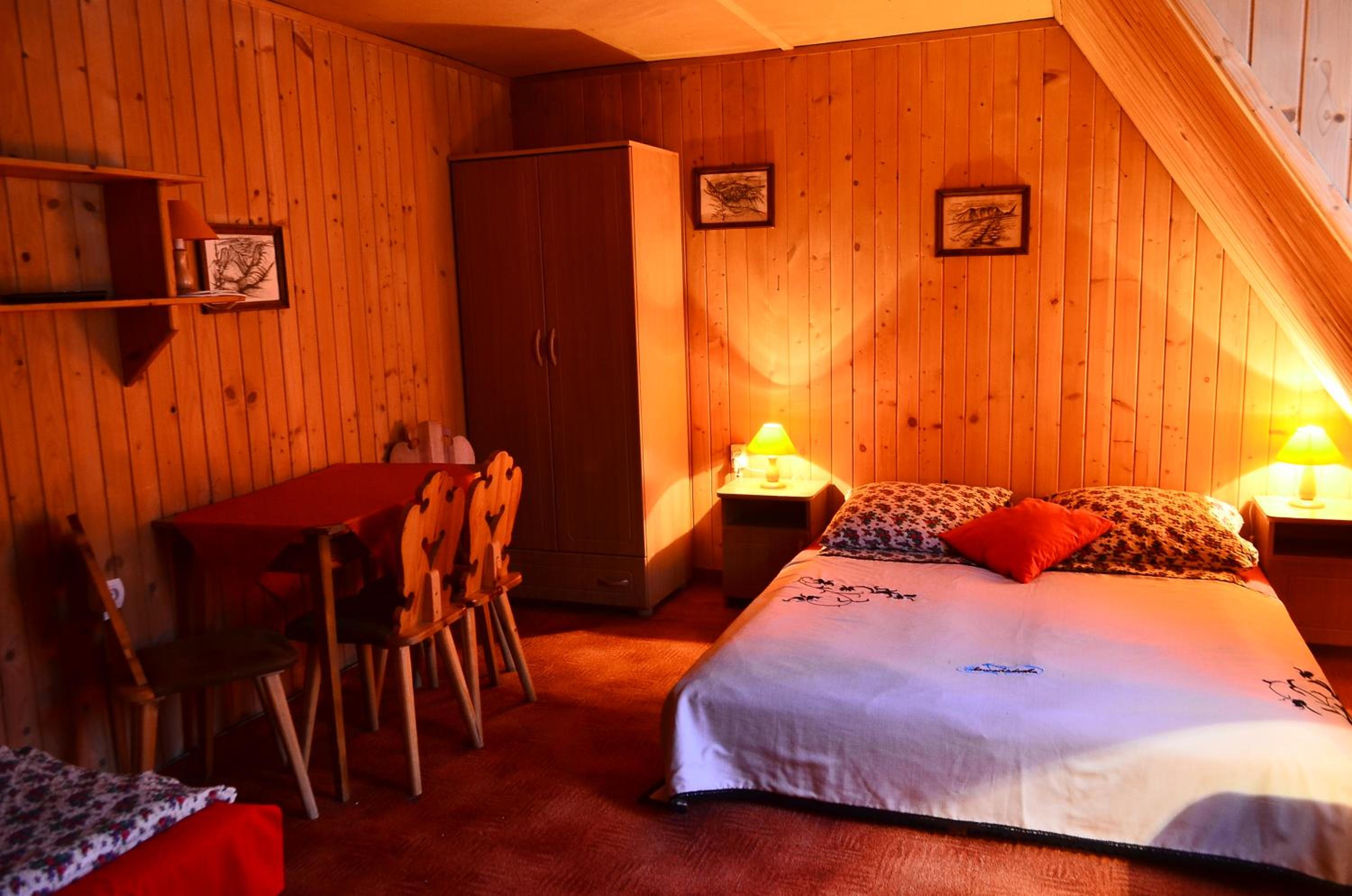 Quadruple Room with Private Bathroom photo 2