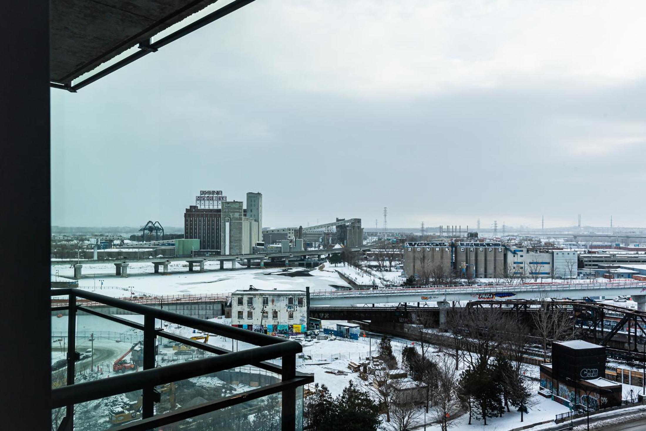 Executive - Canal View - Photo 28