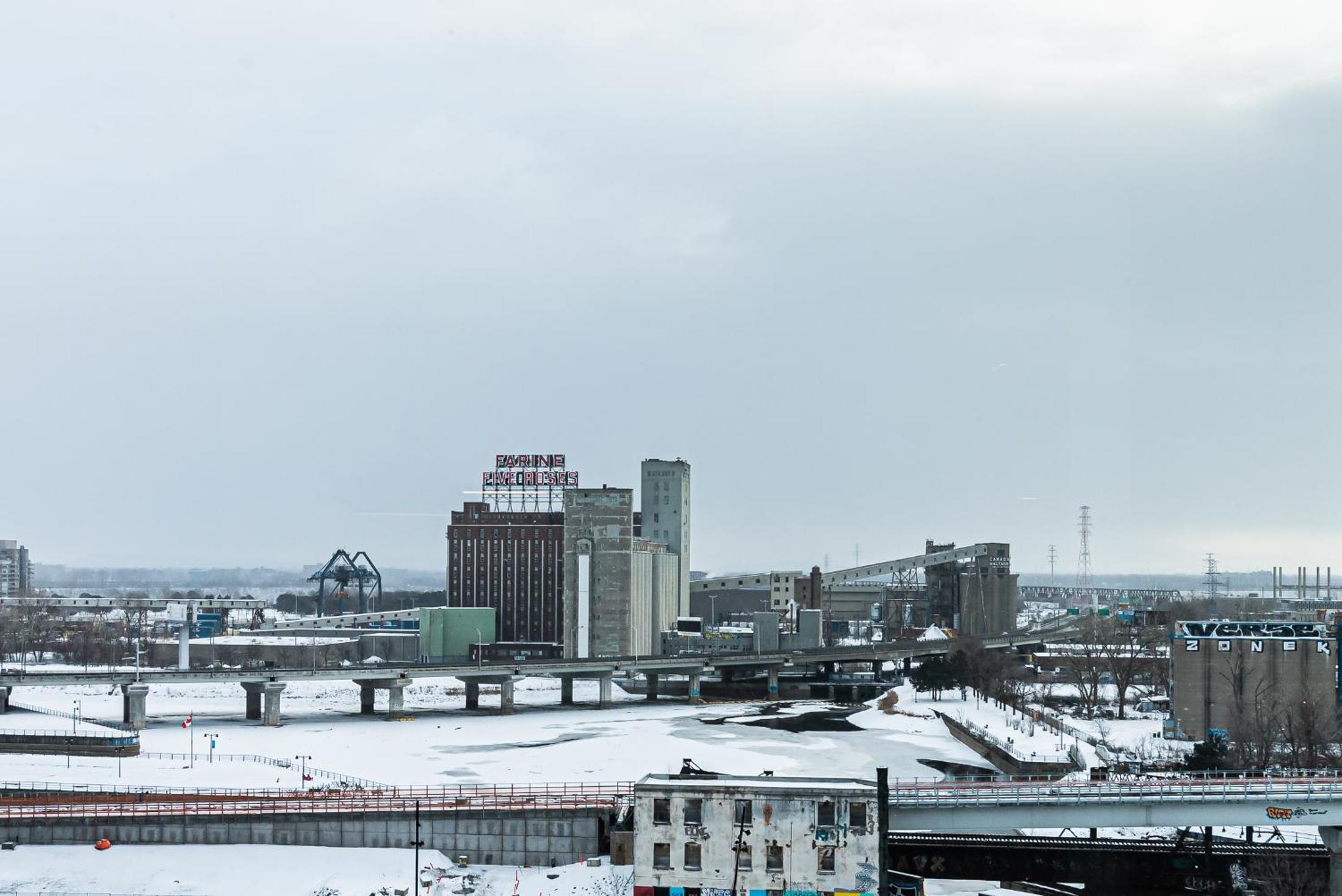 Executive - Canal View - Photo 12