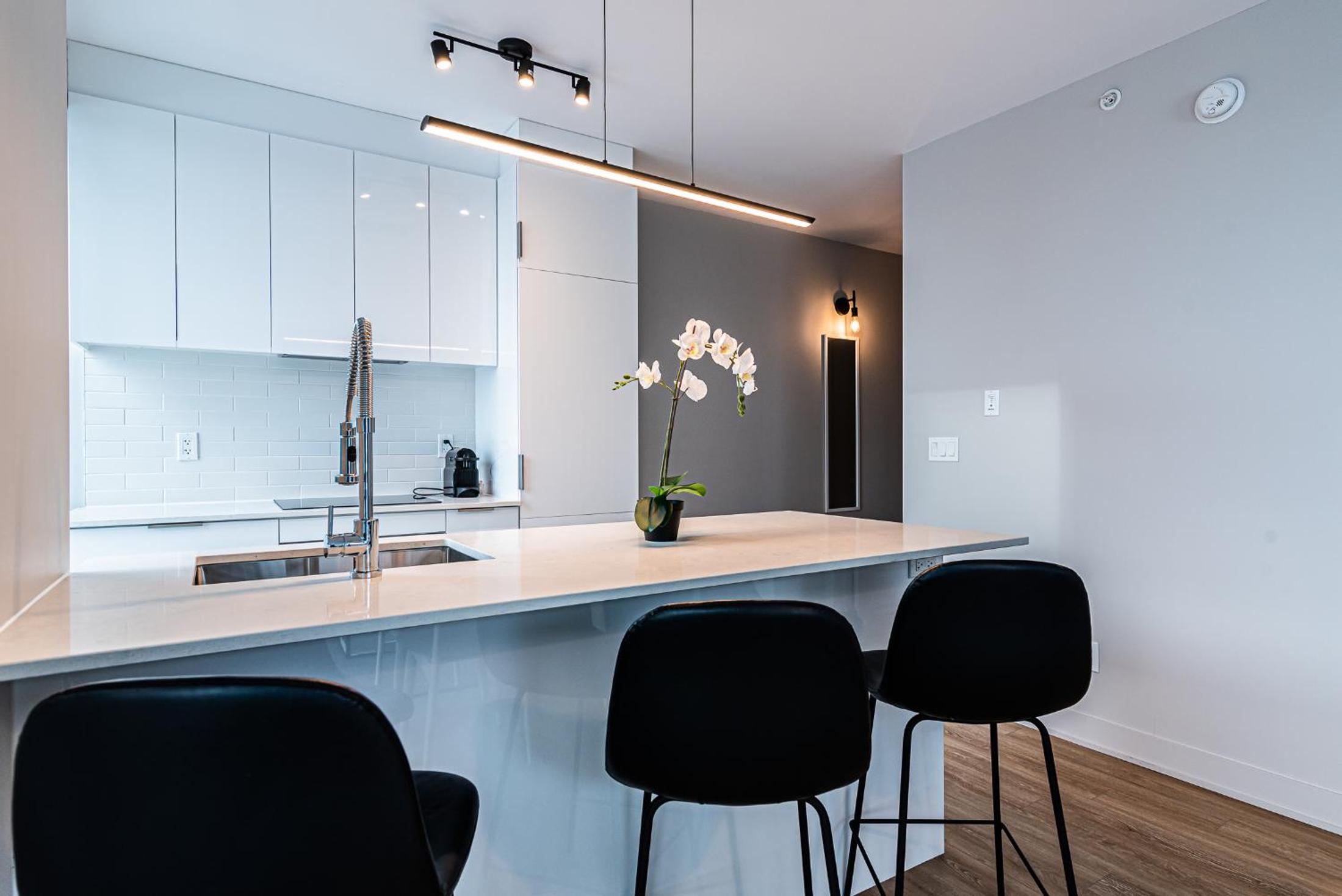 Executive - Canal View - Photo 2