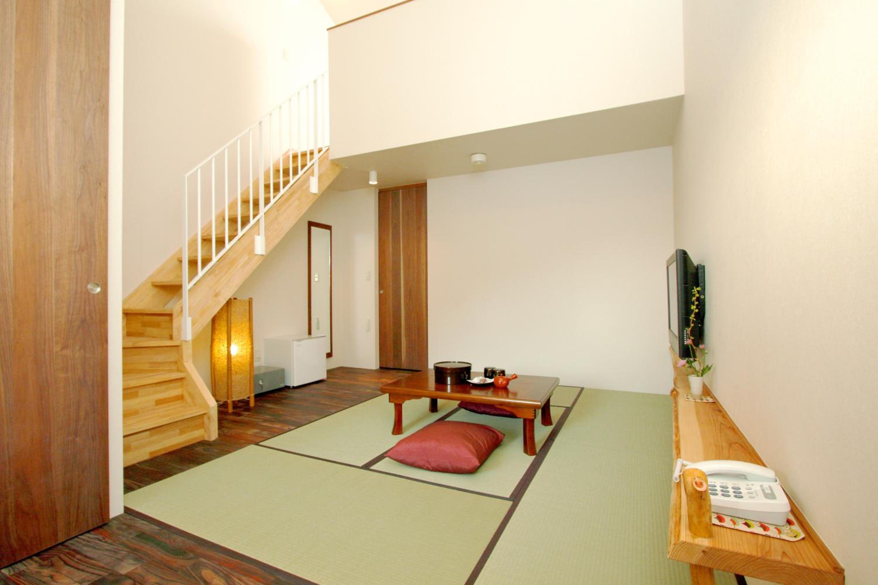 Japanese-Style Twin Room with Loft and Open-Air Bath - Included free drink