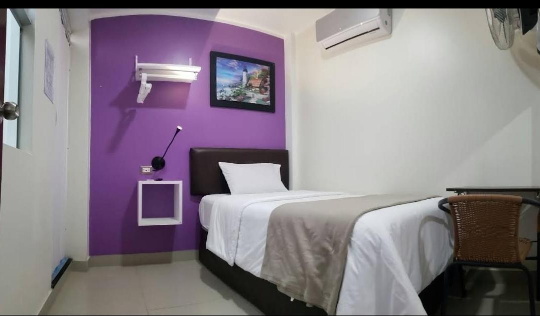 Single Room with Private Bathroom photo 1