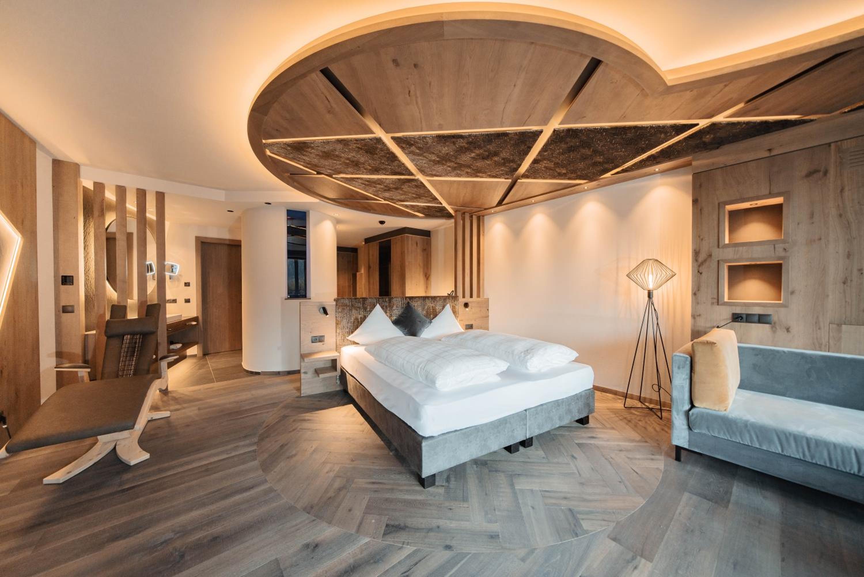 Suite - Photo 3