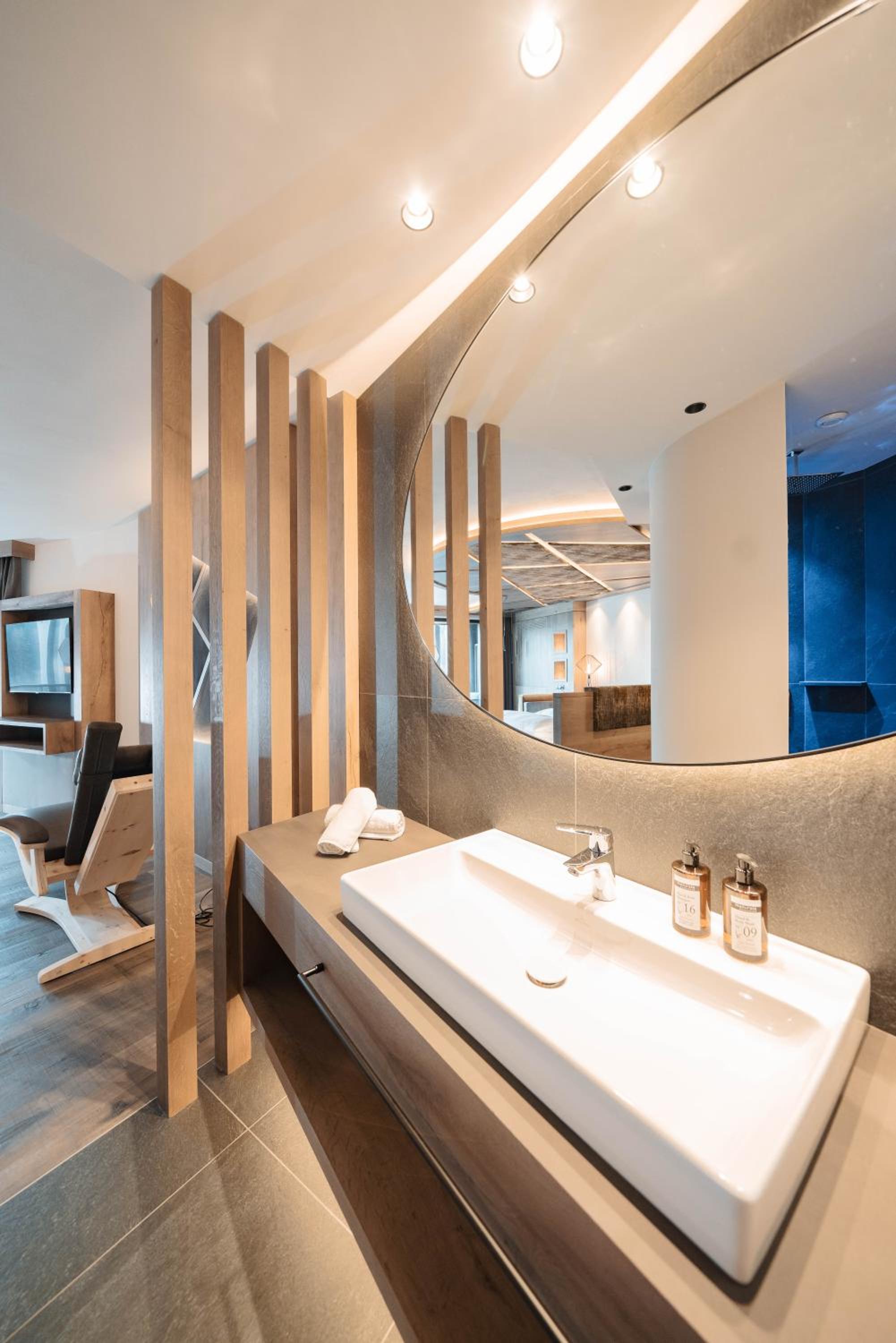 Suite - Photo 2