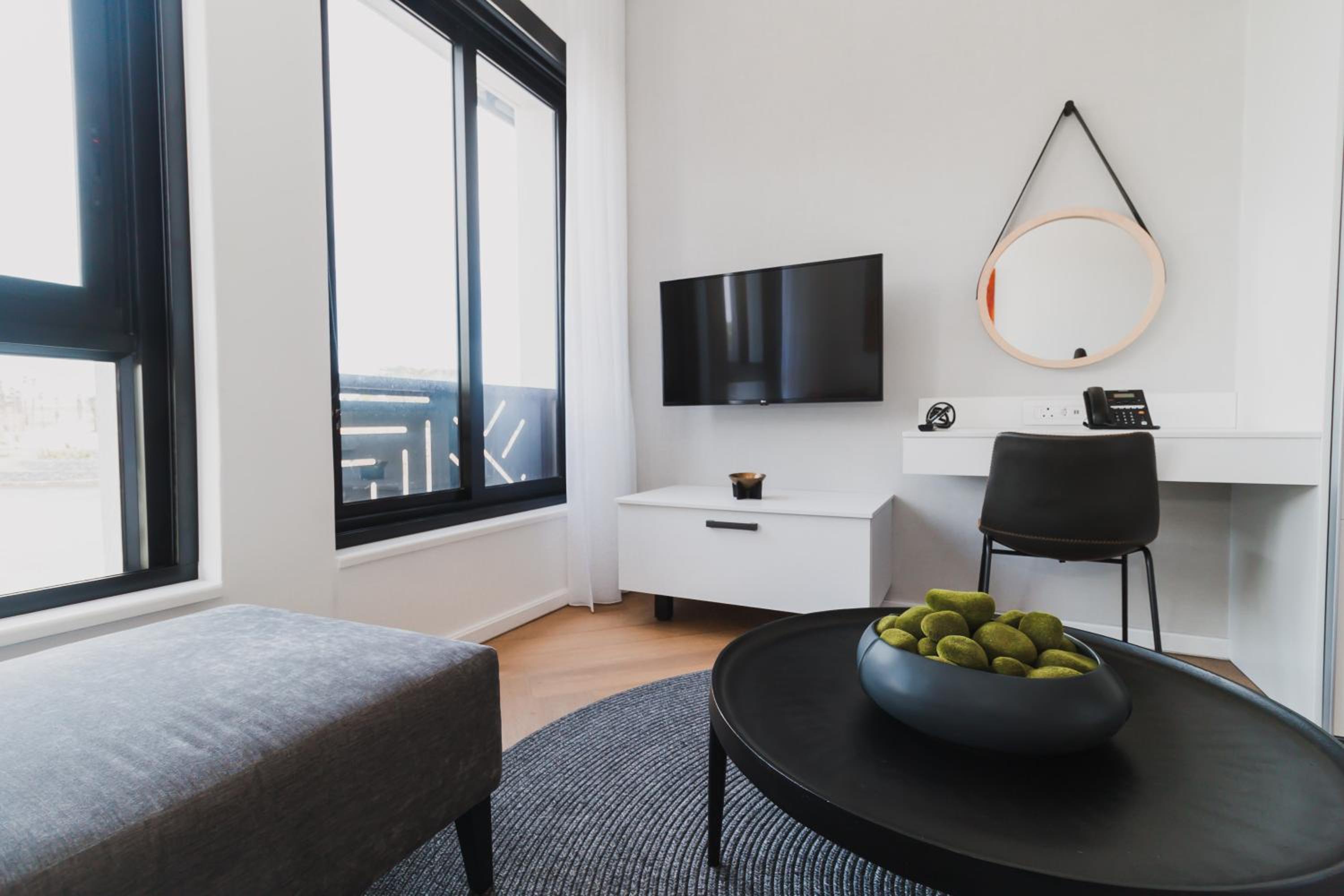 Studio Apartment - Photo 4