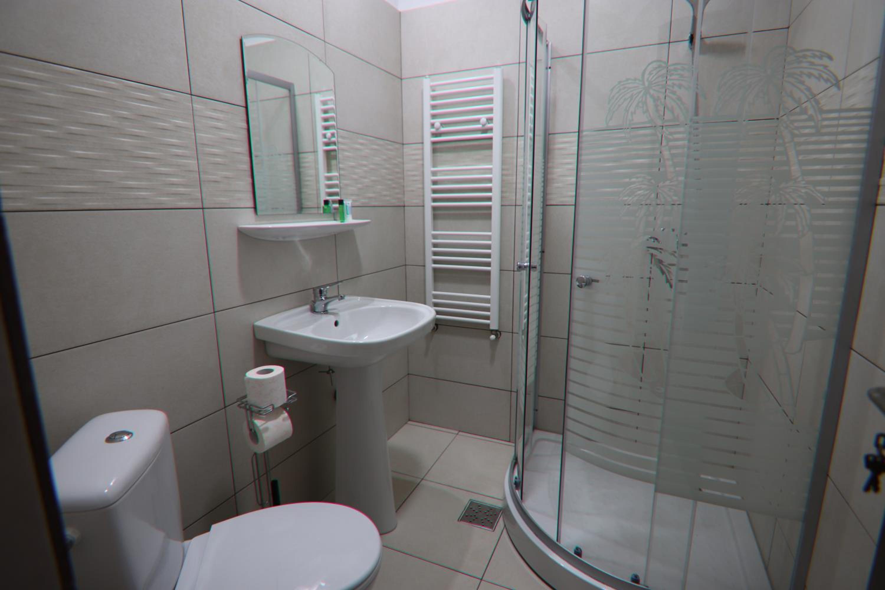 Double Room with Private Bathroom - Photo 18