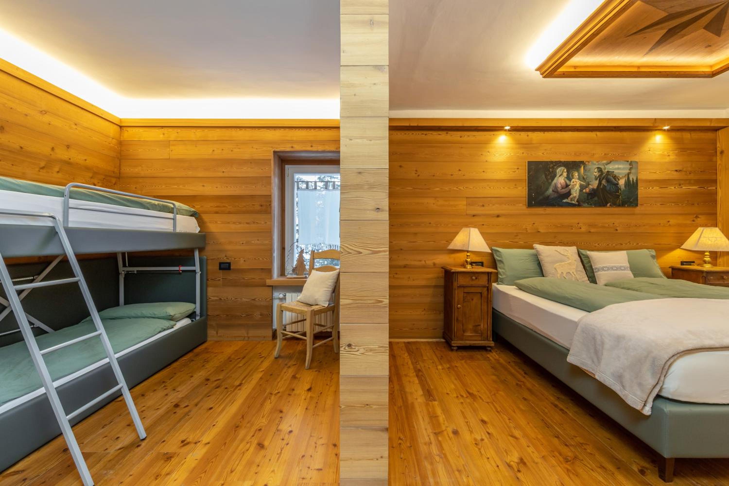 Superior Quadruple Room With Balcony - Photo 2