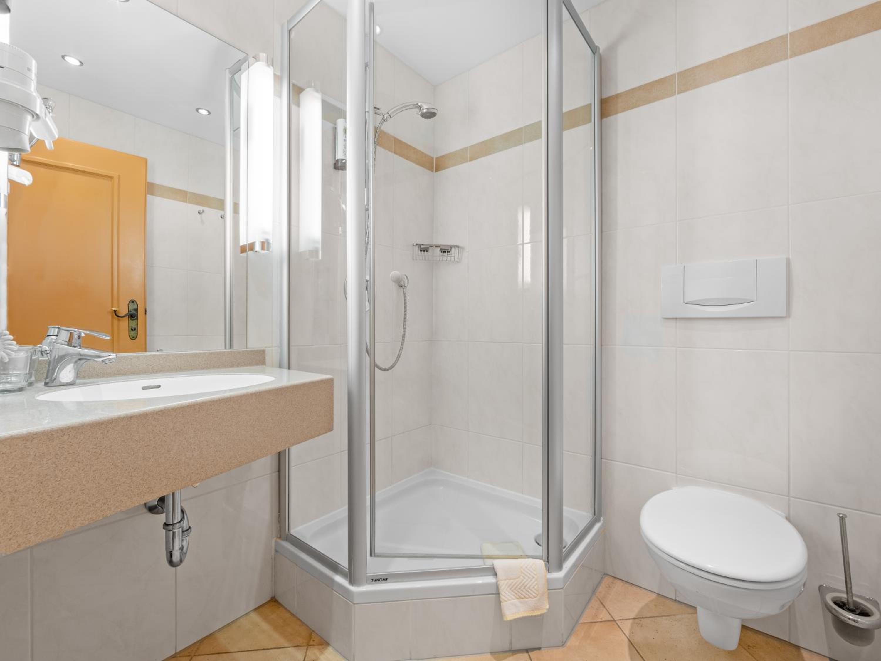 Double Room with Balcony - Photo 3
