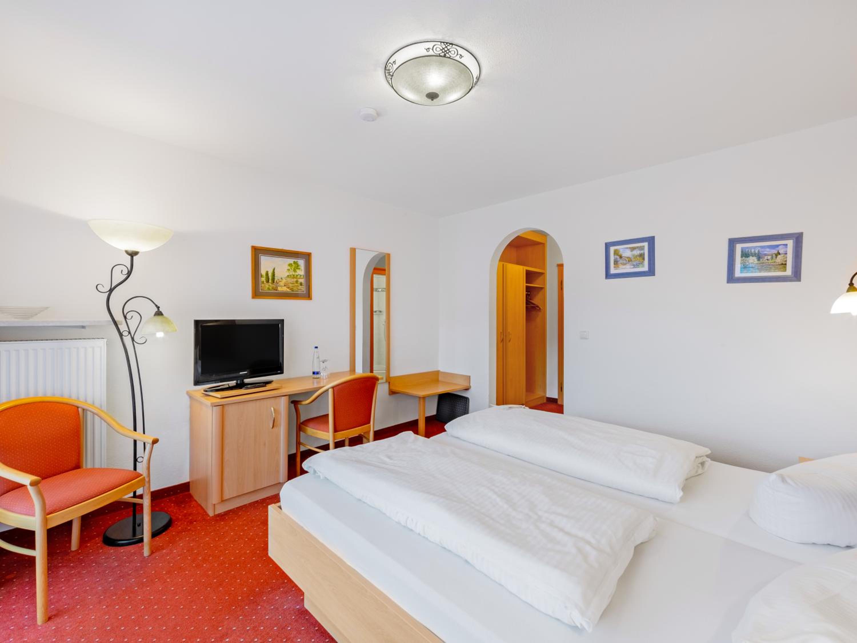 Double Room with Balcony - Photo 14