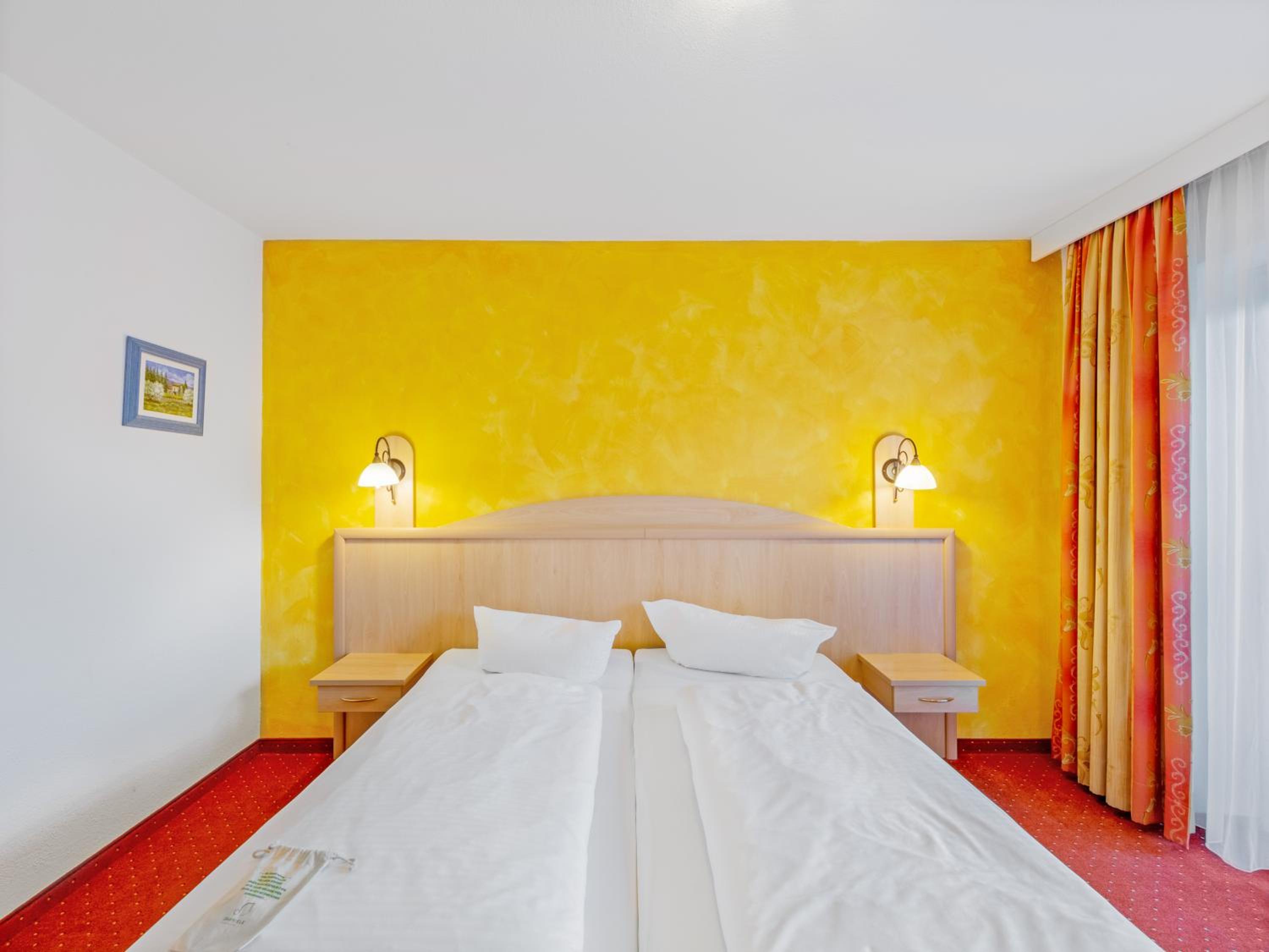 Double Room with Balcony - Photo 15