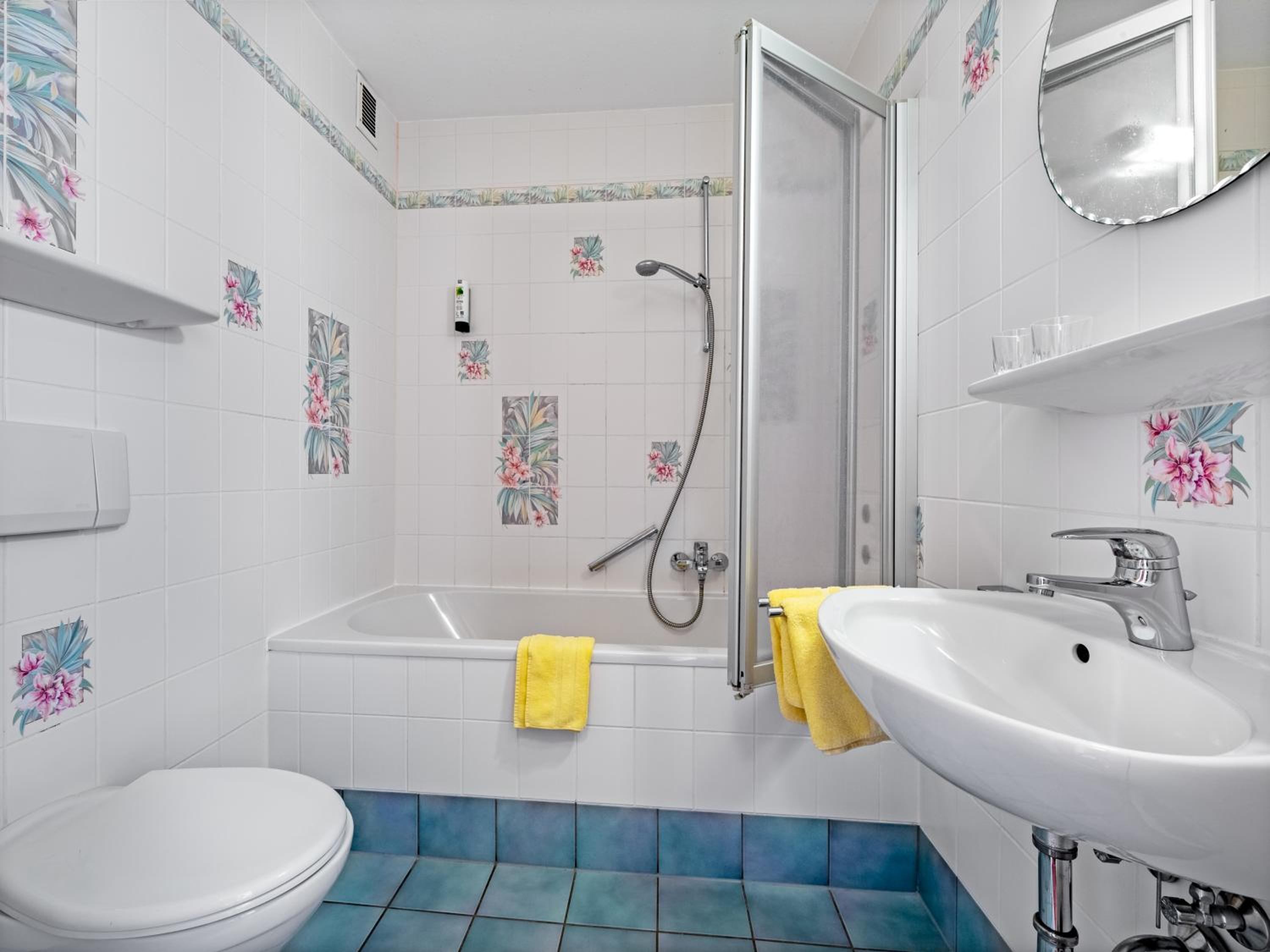 Double Room with Balcony - Photo 5