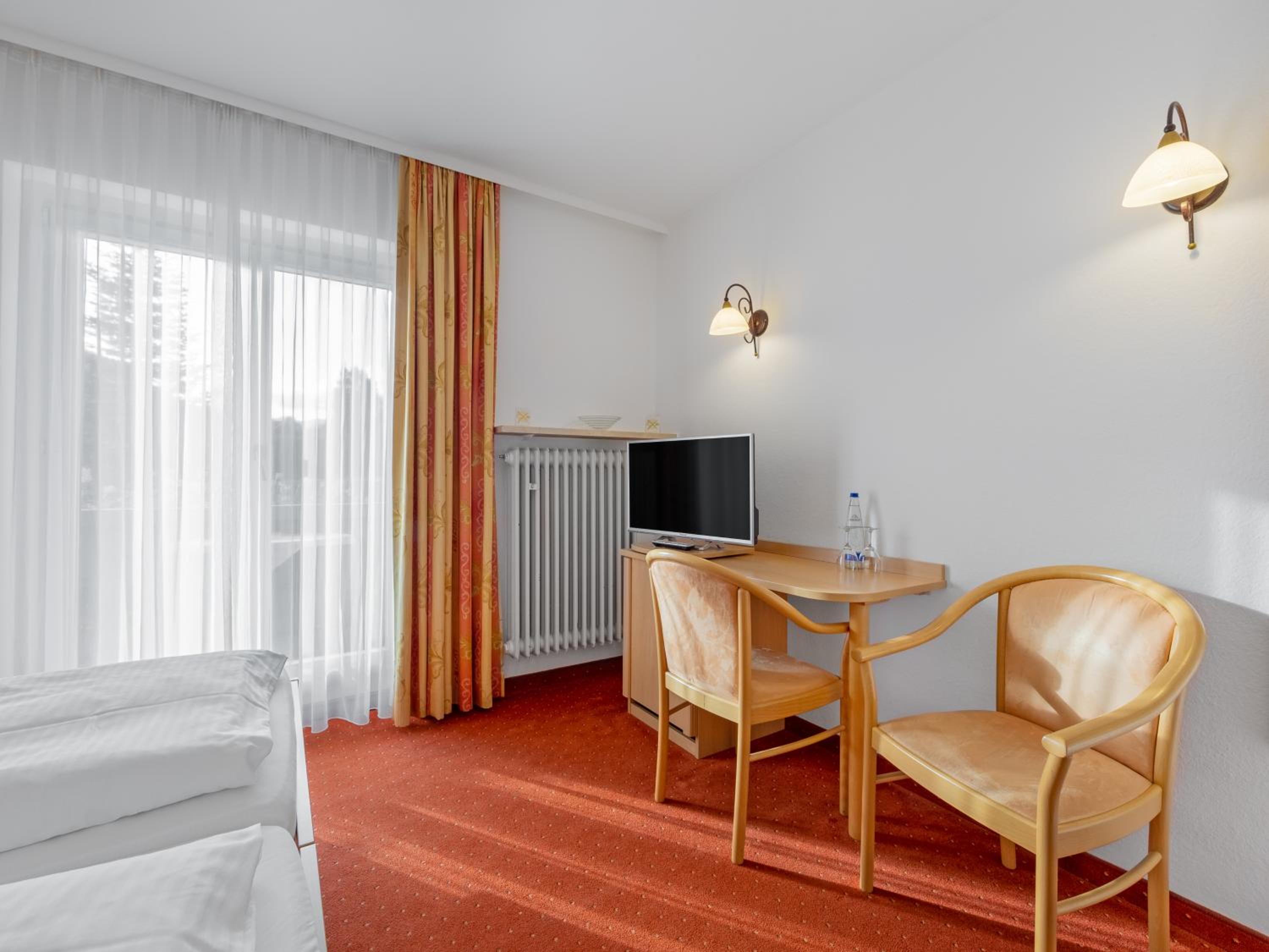 Double Room with Balcony - Photo 13