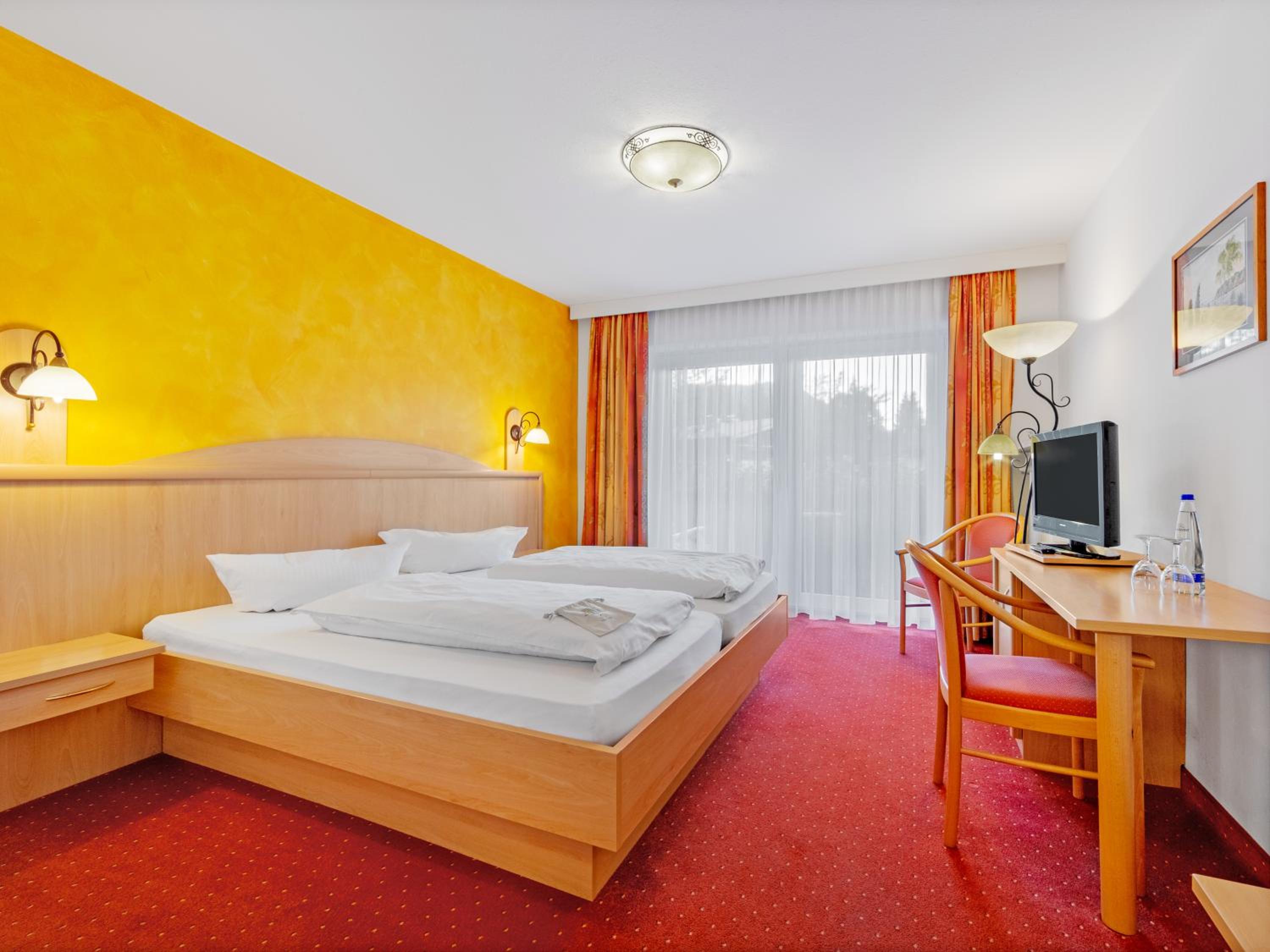 Double Room with Balcony - Photo 7